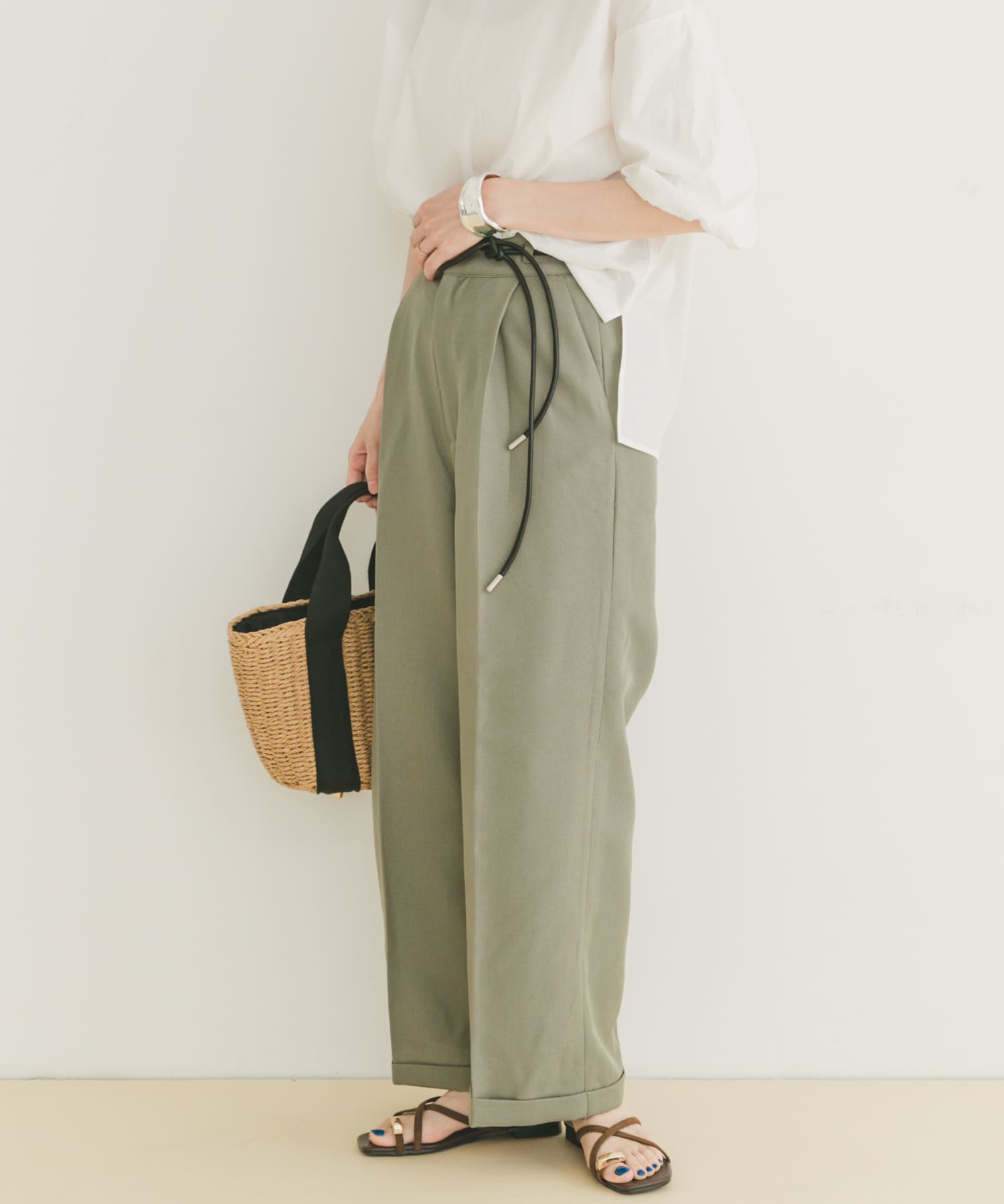 ベルト付きパンツ