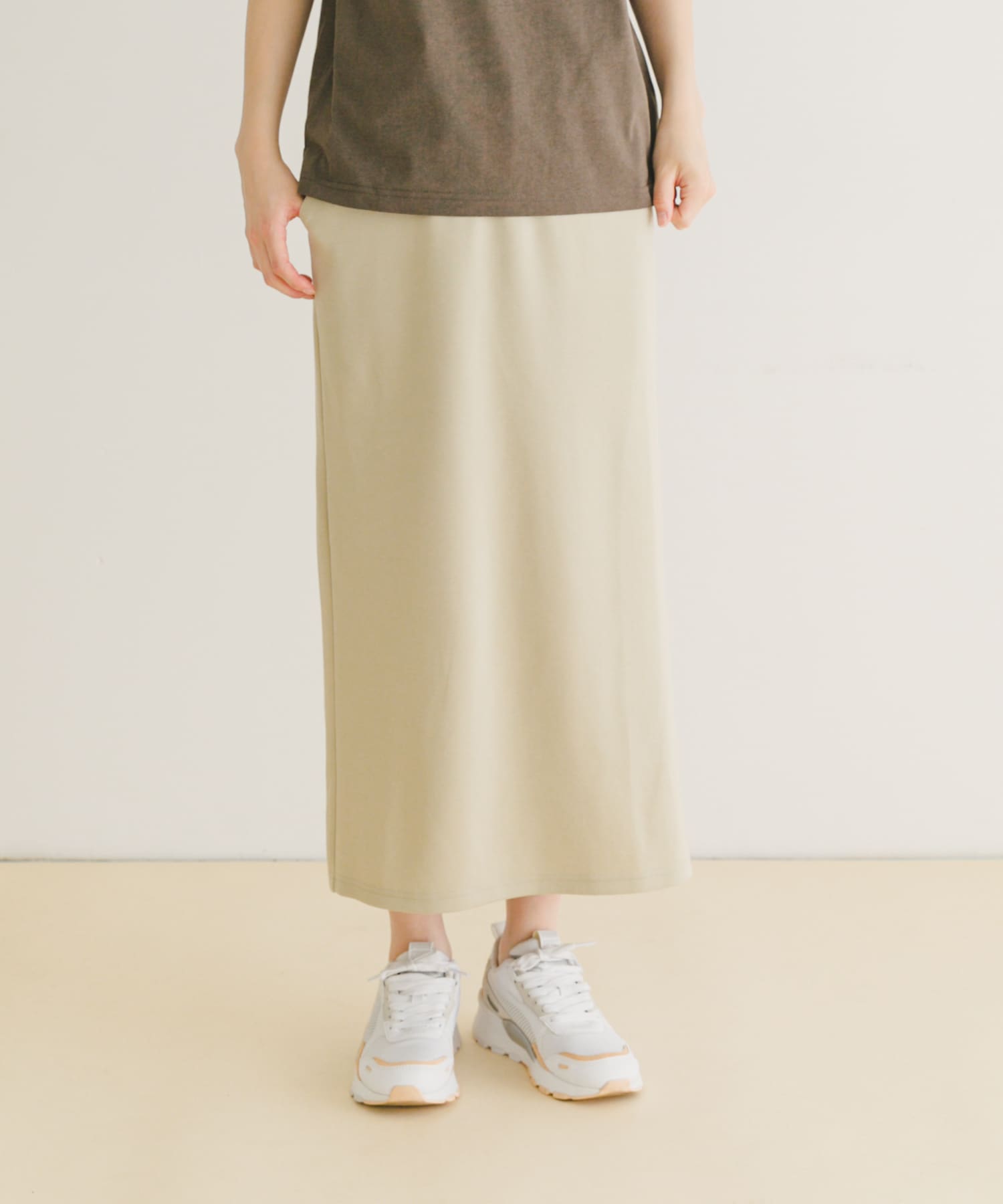 ポンチストレートスカート