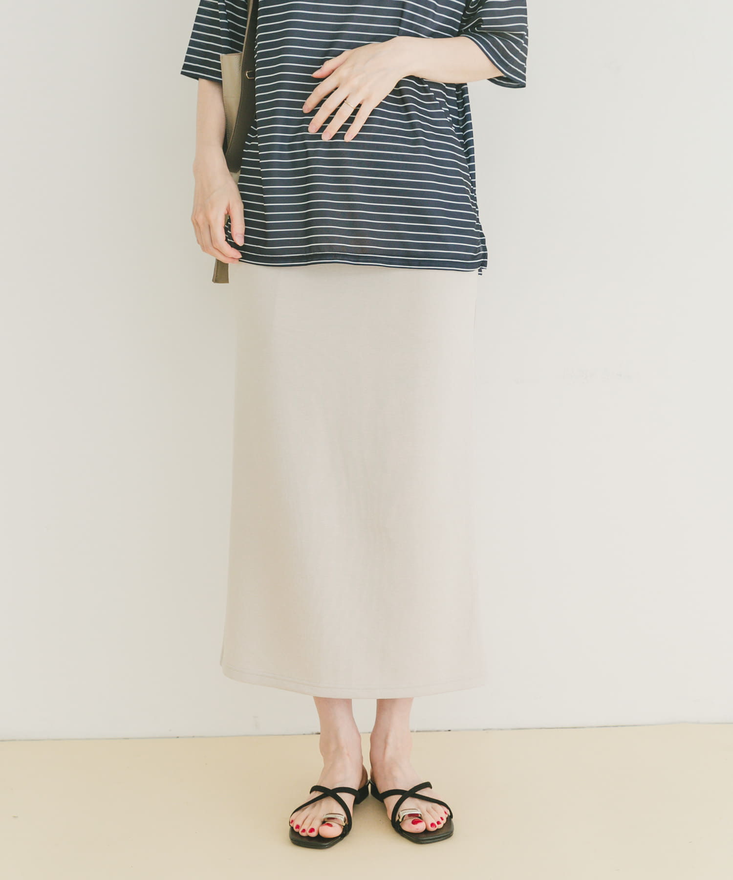 ポンチストレートスカート