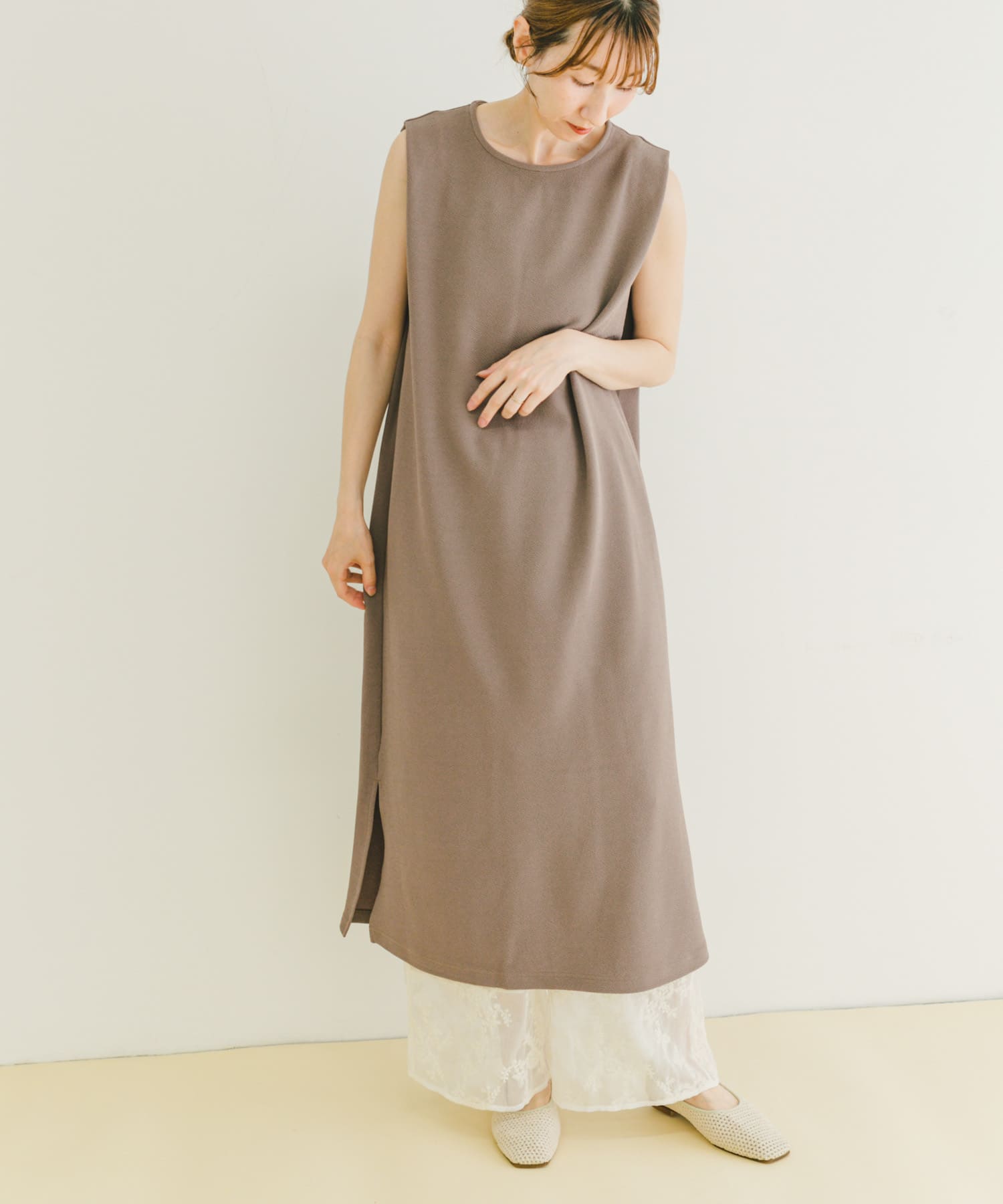 ショルダータックノースリワンピース