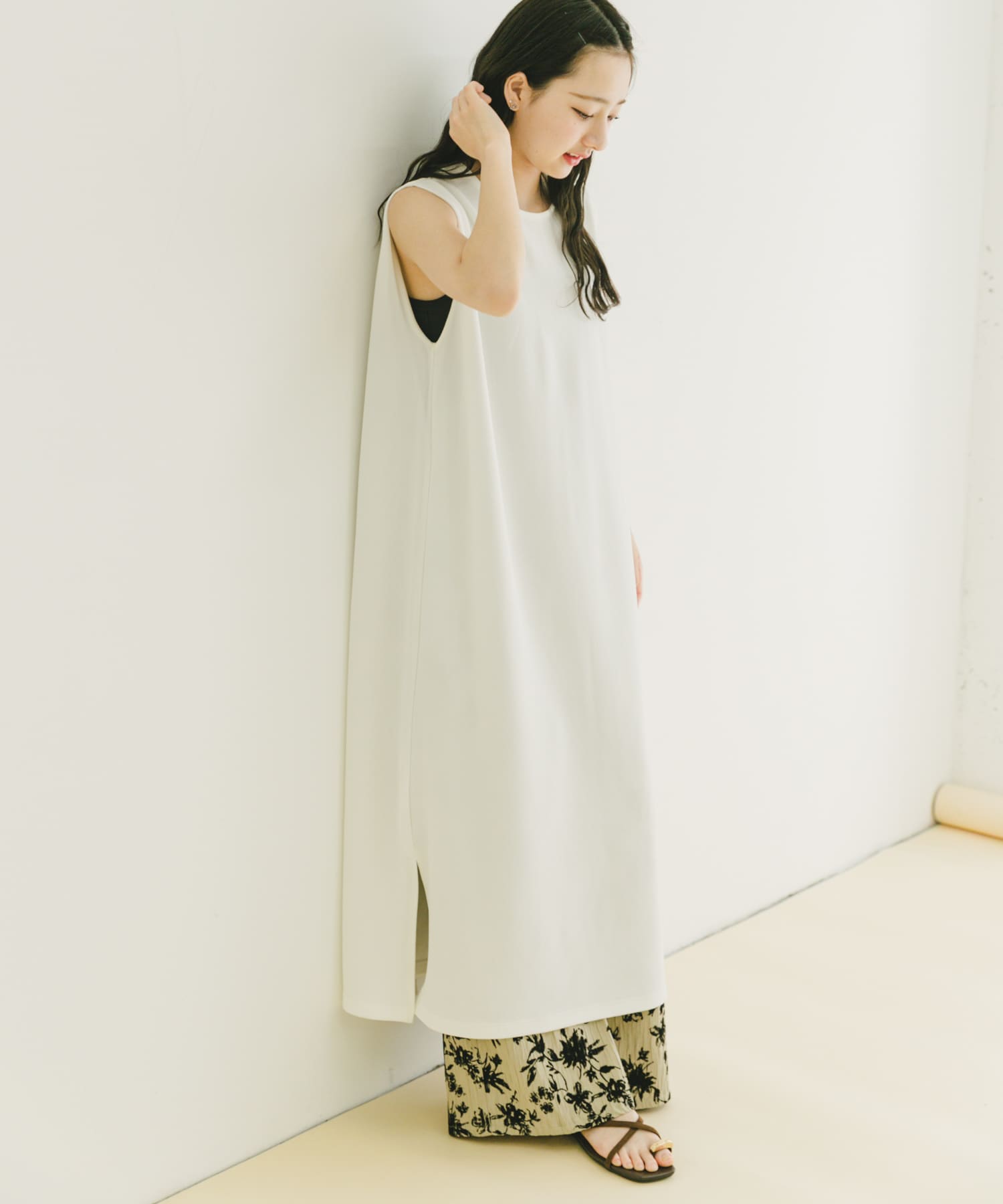 ショルダータックノースリワンピース