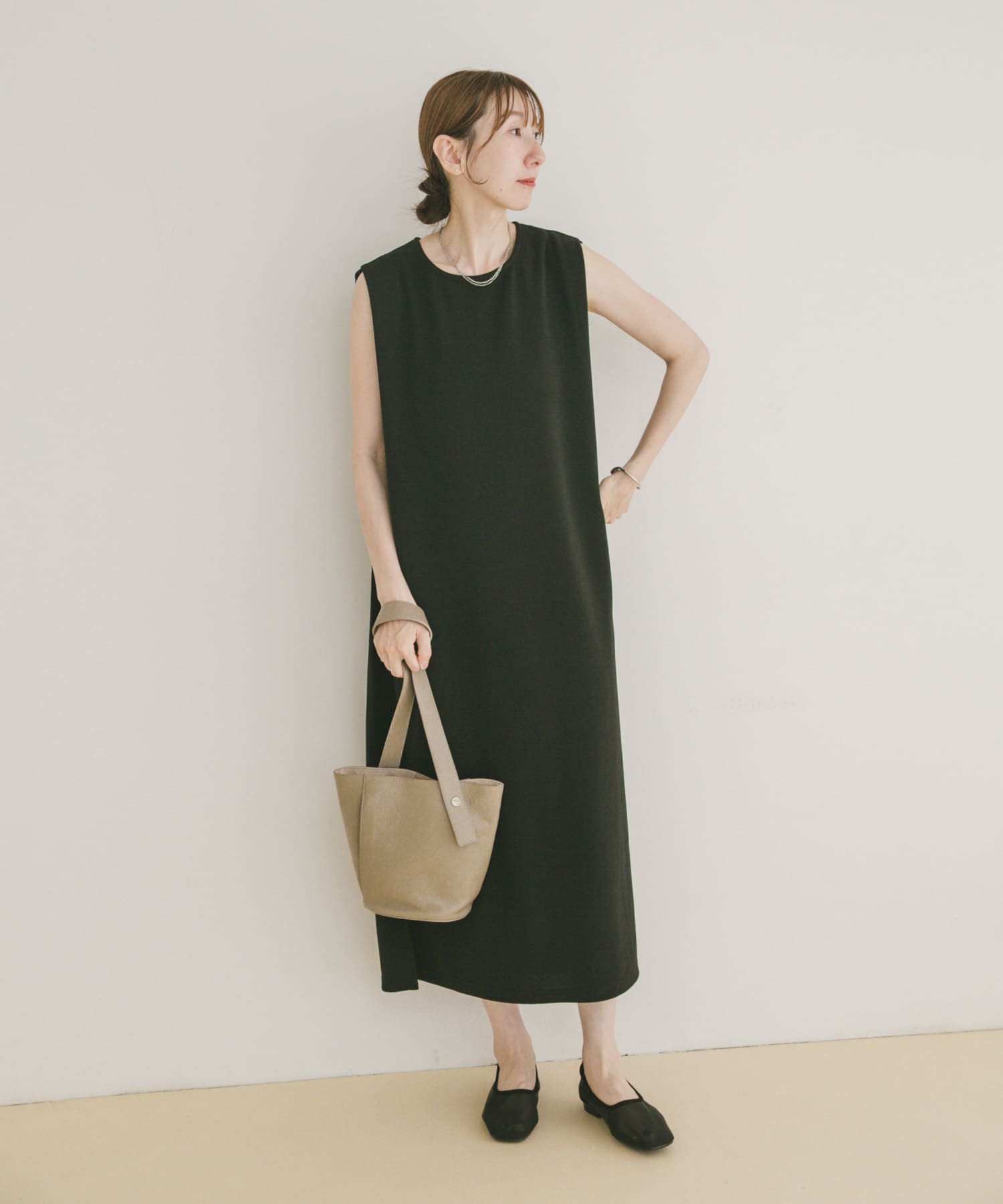 ショルダータックノースリワンピース