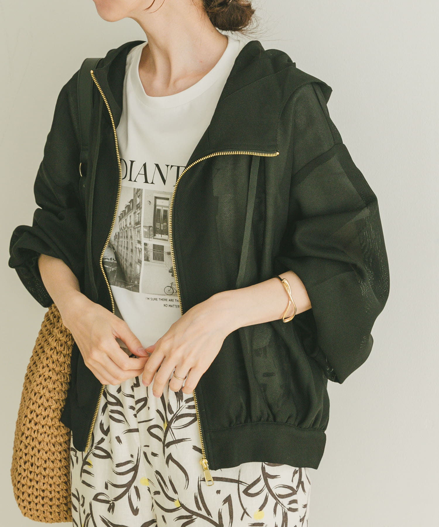 メッシュマウンテンパーカー