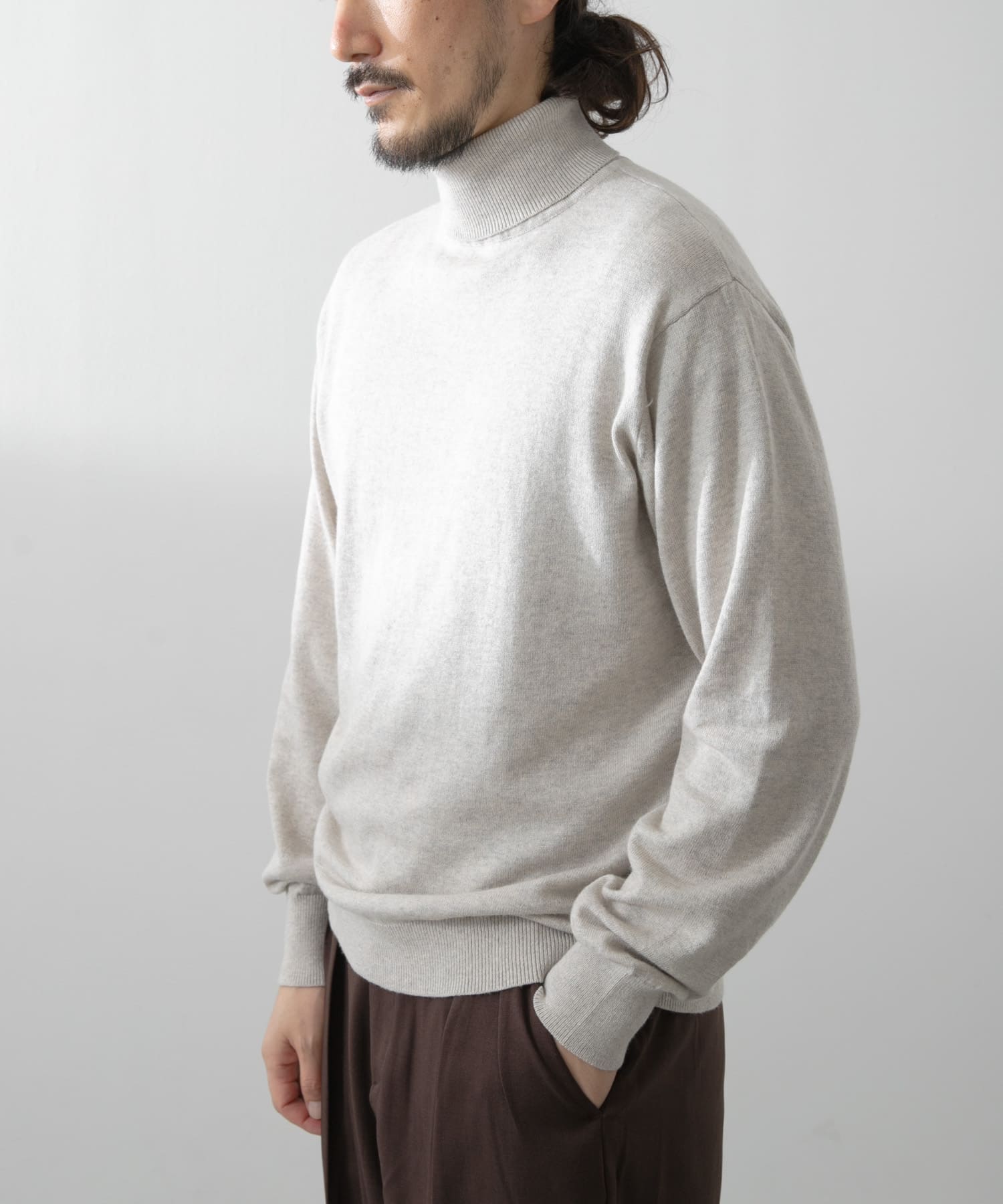 カシミヤ×コットンハイネック セーター