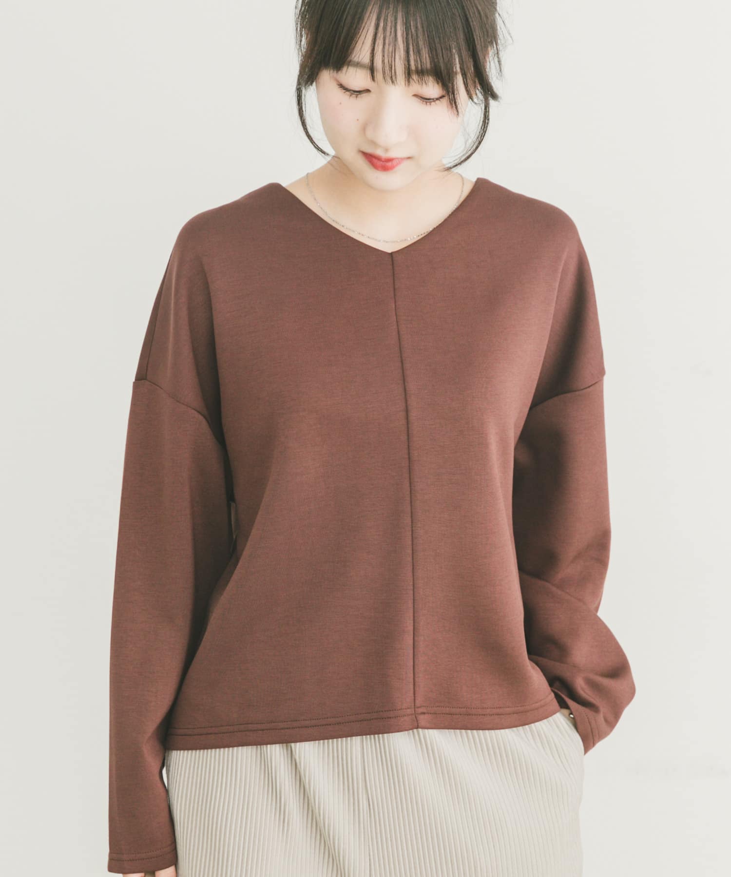 ポンチVネックカットソー