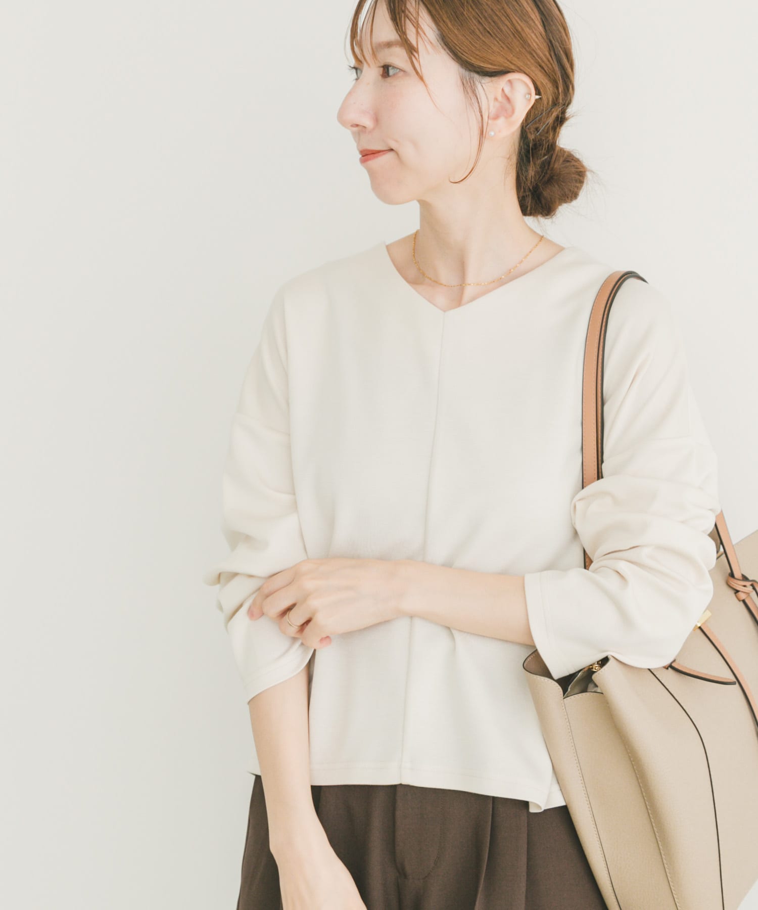 ポンチVネックカットソー