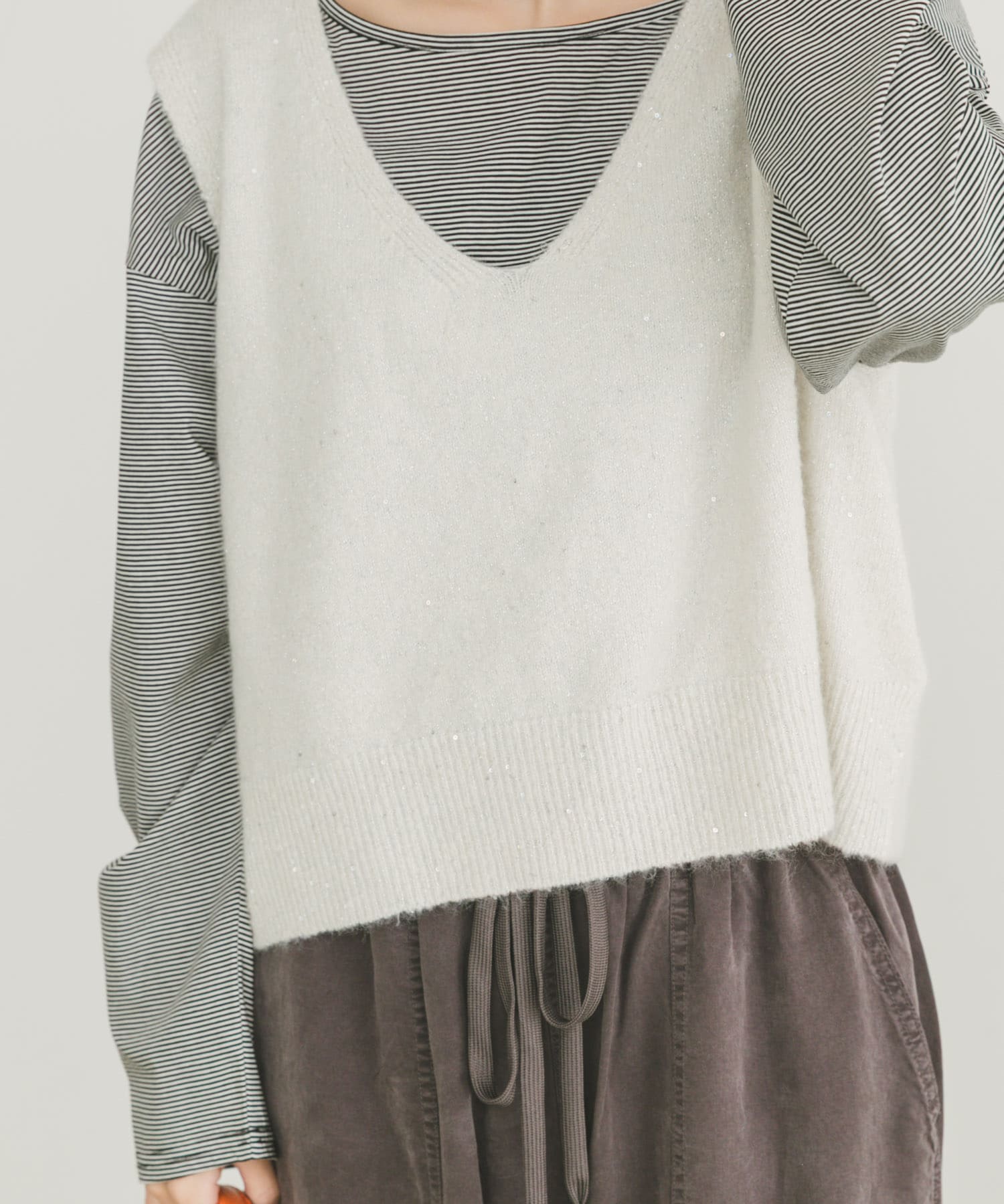 スパンコールVネックニットベスト