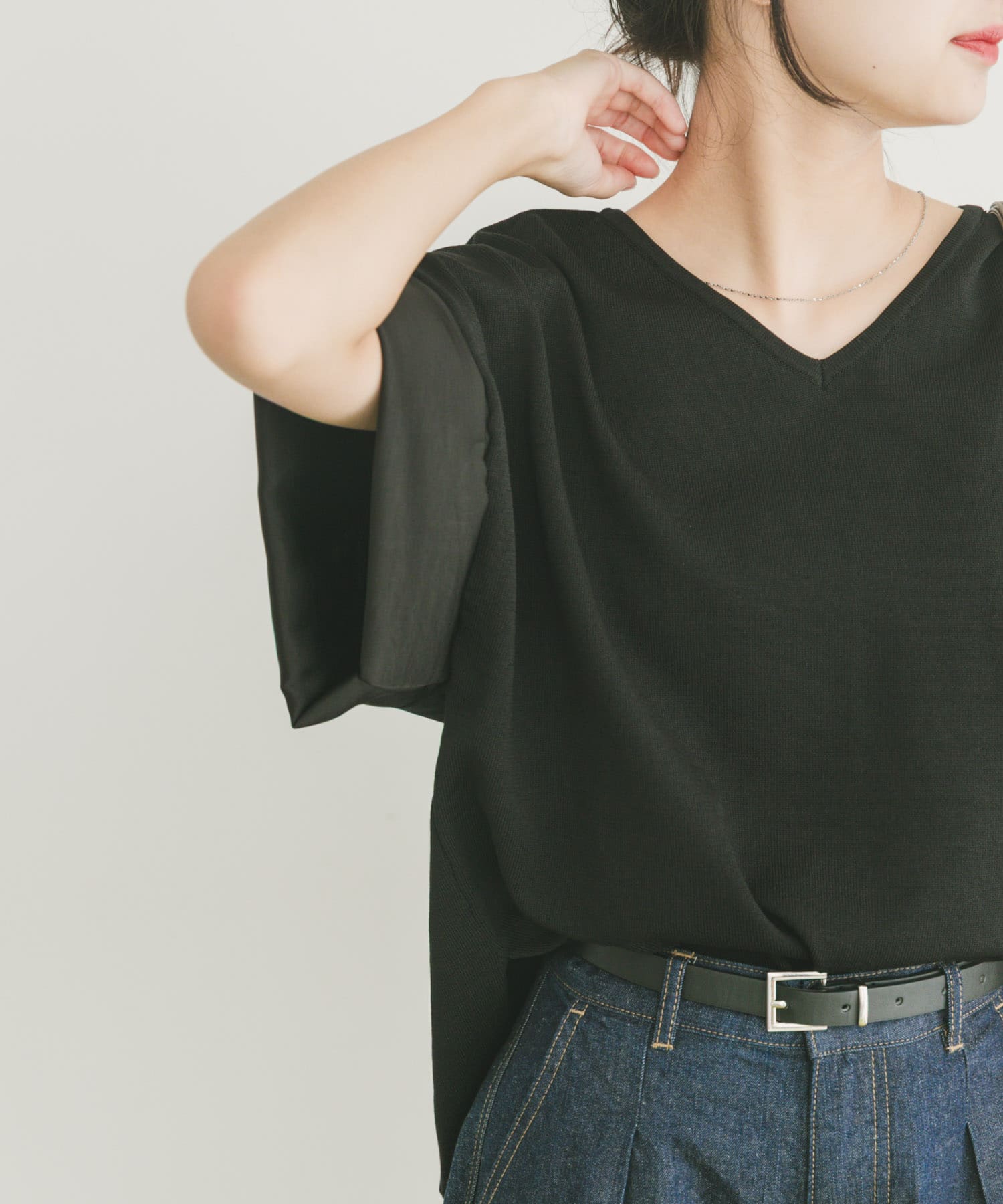 Vネックドッキングニット