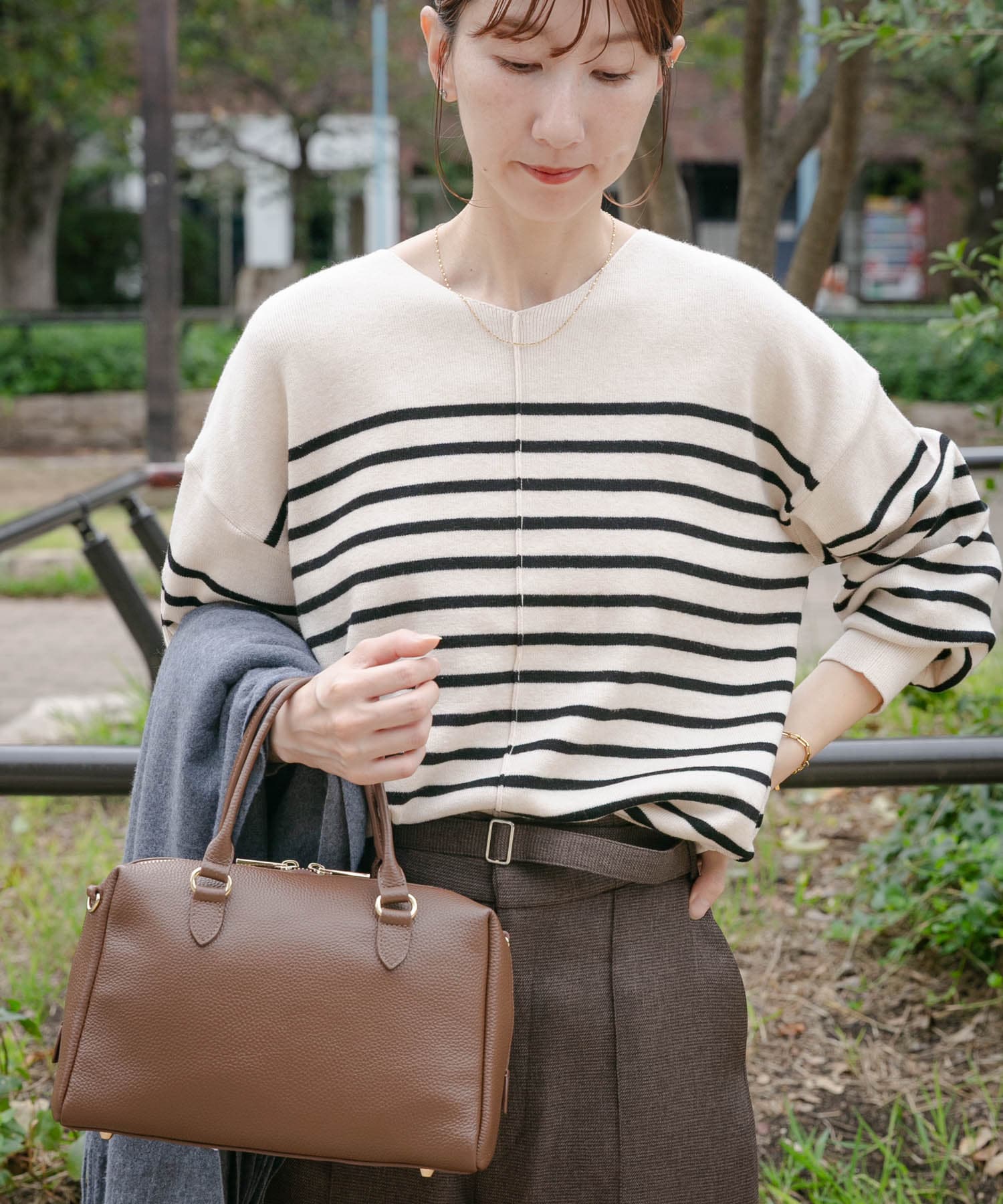 『洗濯可』アウトリンキングVネックニット