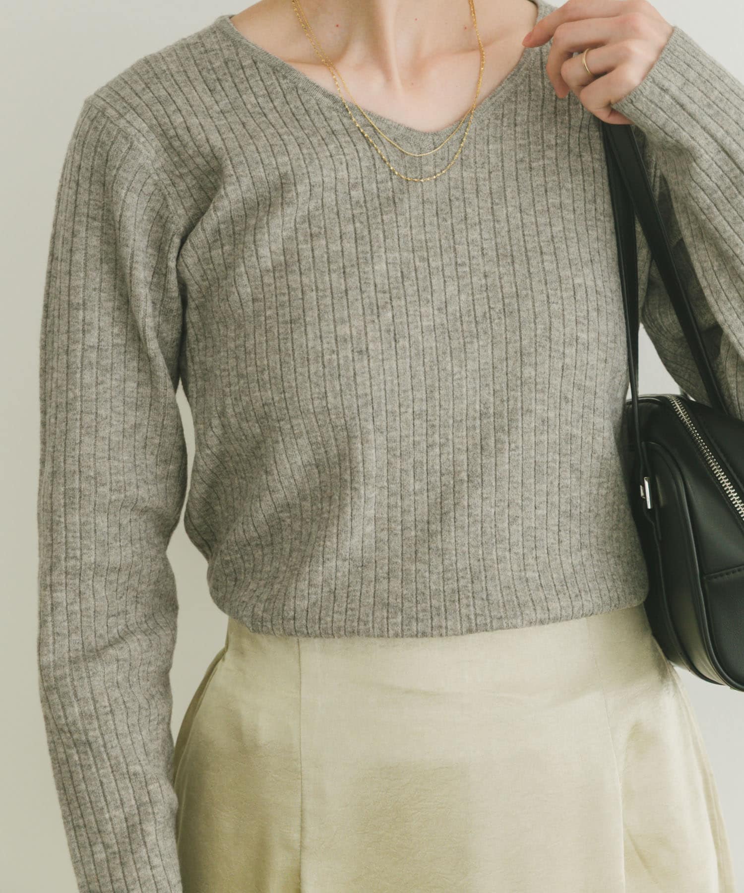 『洗濯可』フワフワリブVネックニット