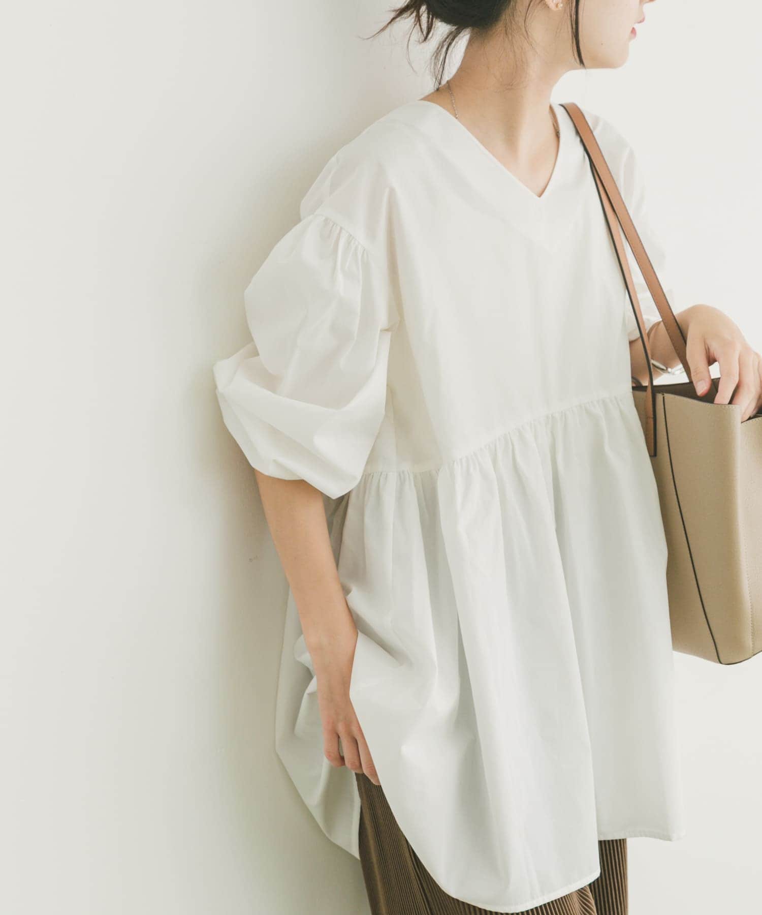 Vネックボリュームスリーブブラウス