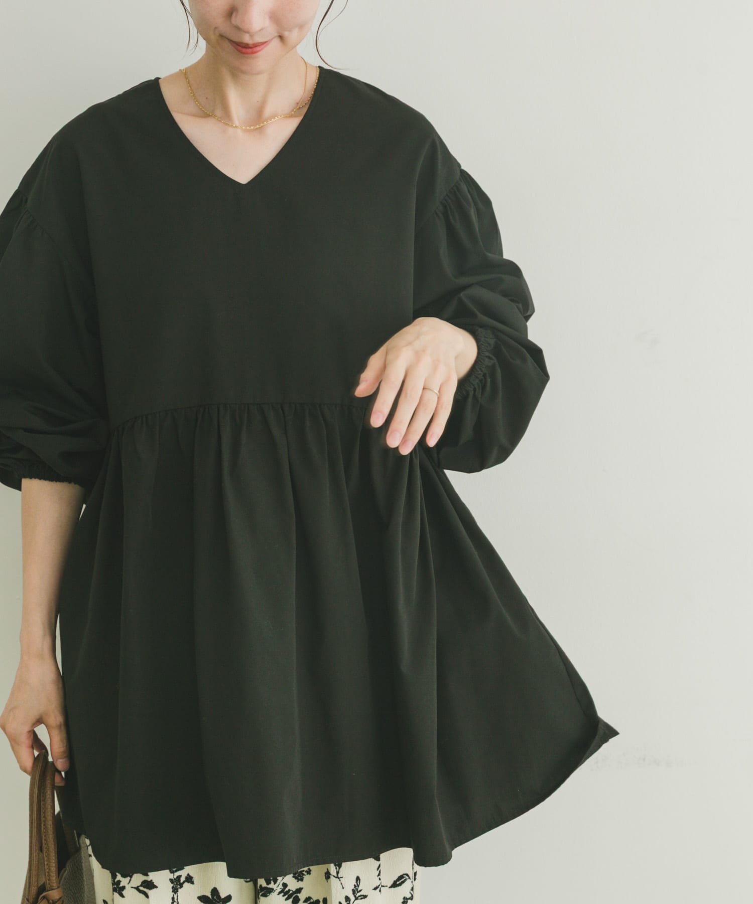 Vネックボリュームスリーブブラウス