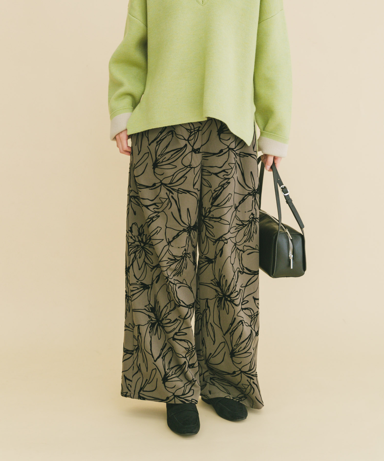 イージーワイドストレートパンツ