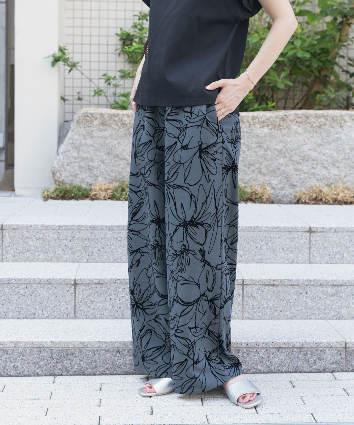 イージーワイドストレートパンツ