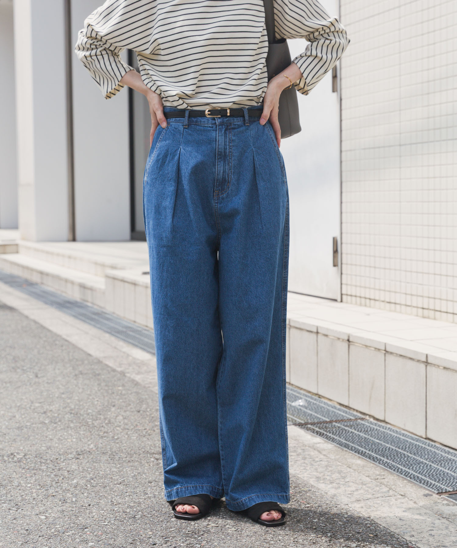 ウエストタックデニムパンツ BLU M