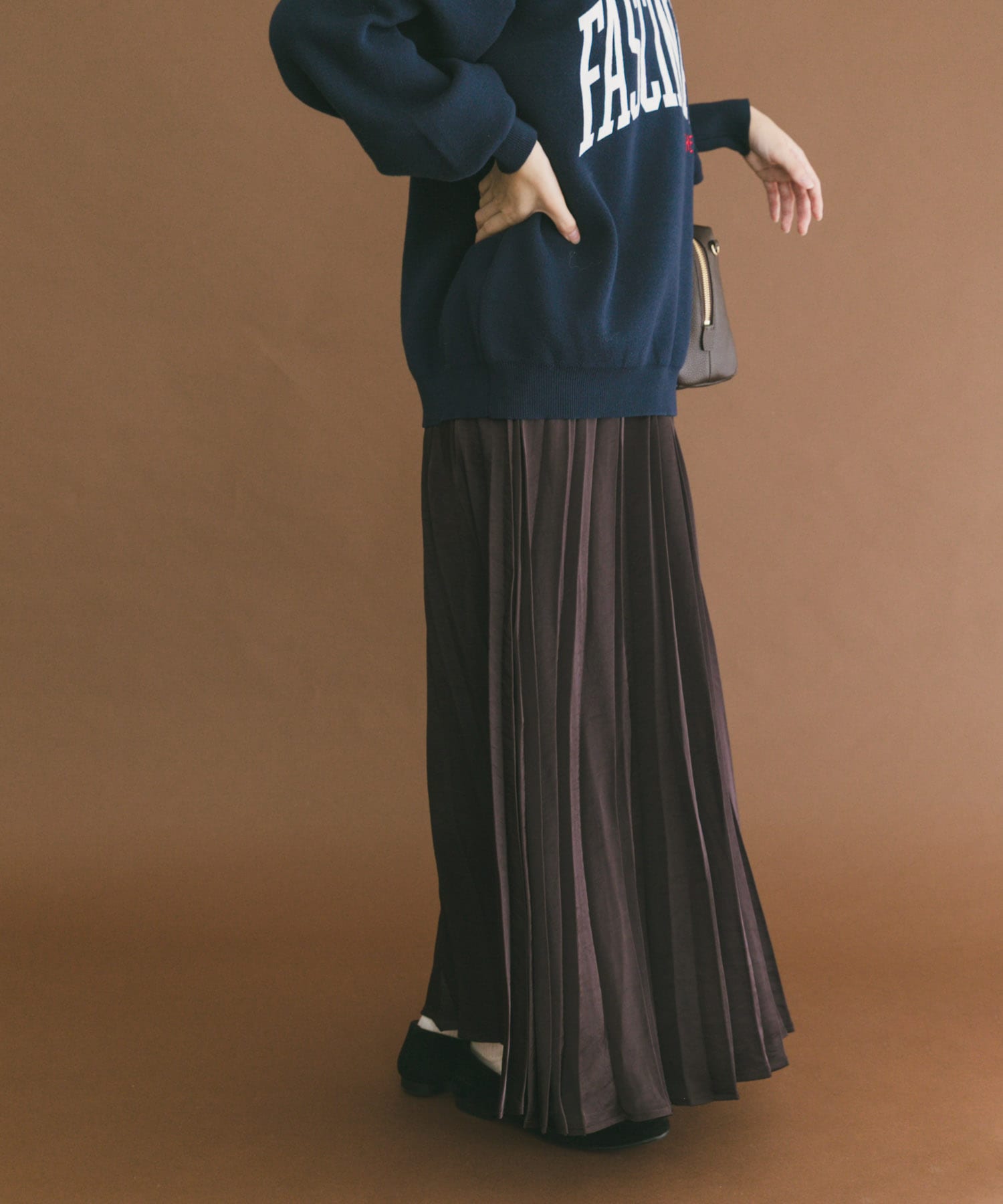 サテンプリーツスカート