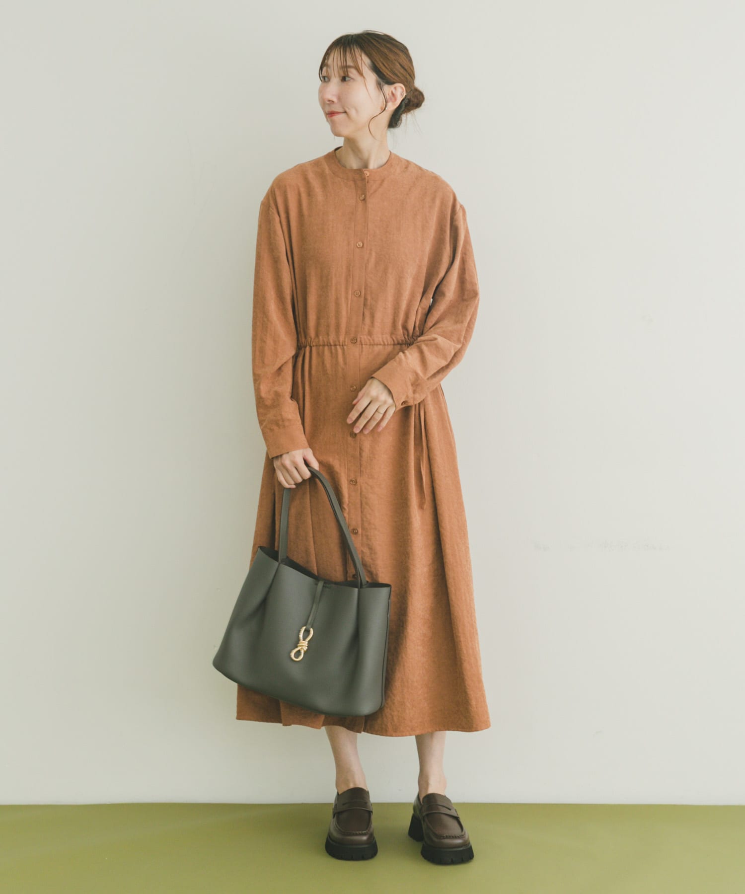 『イージーケア』ウエストギャザーロングスリーブワンピース