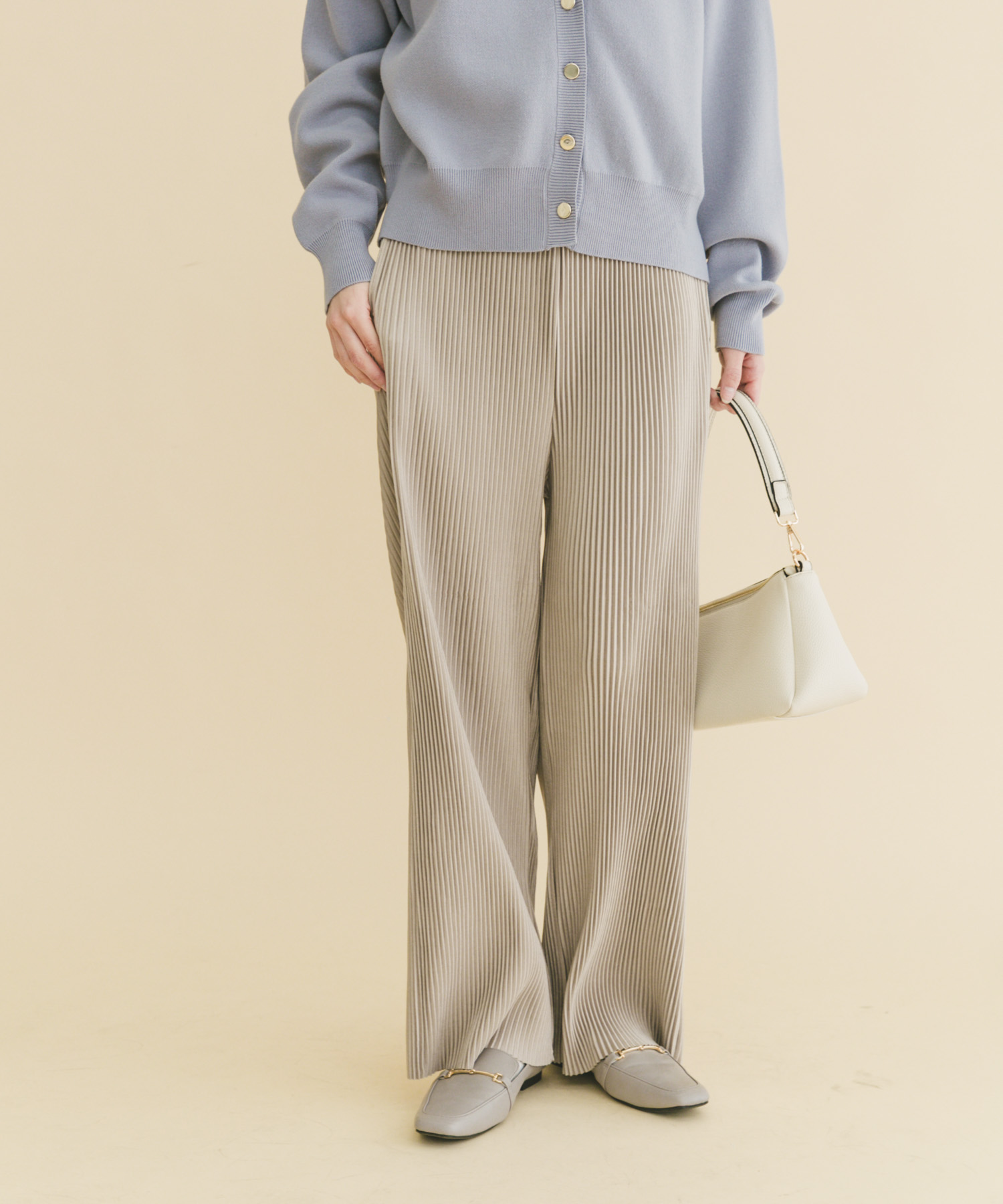 プリーツシャーリングパンツ