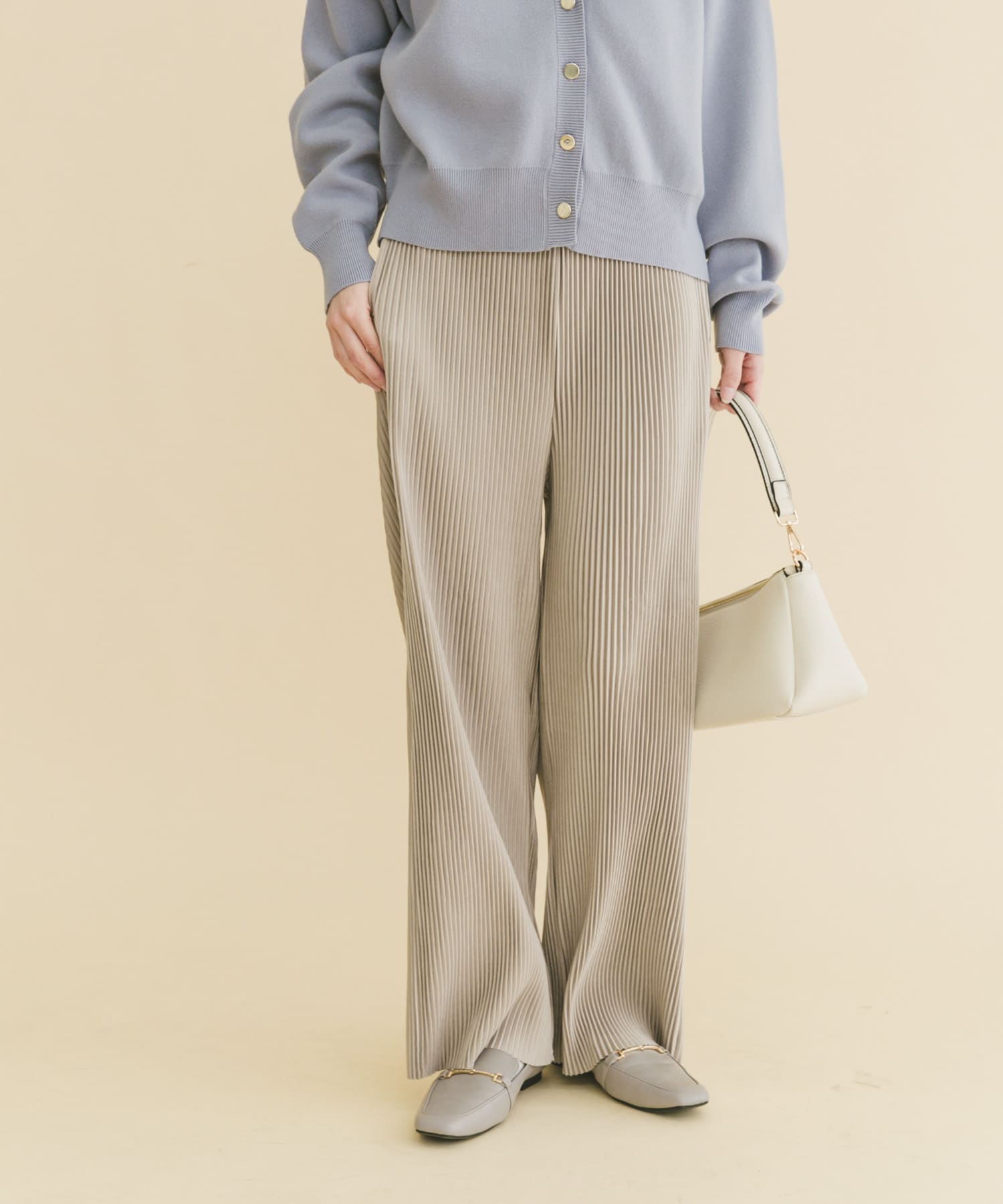 プリーツシャーリングパンツ