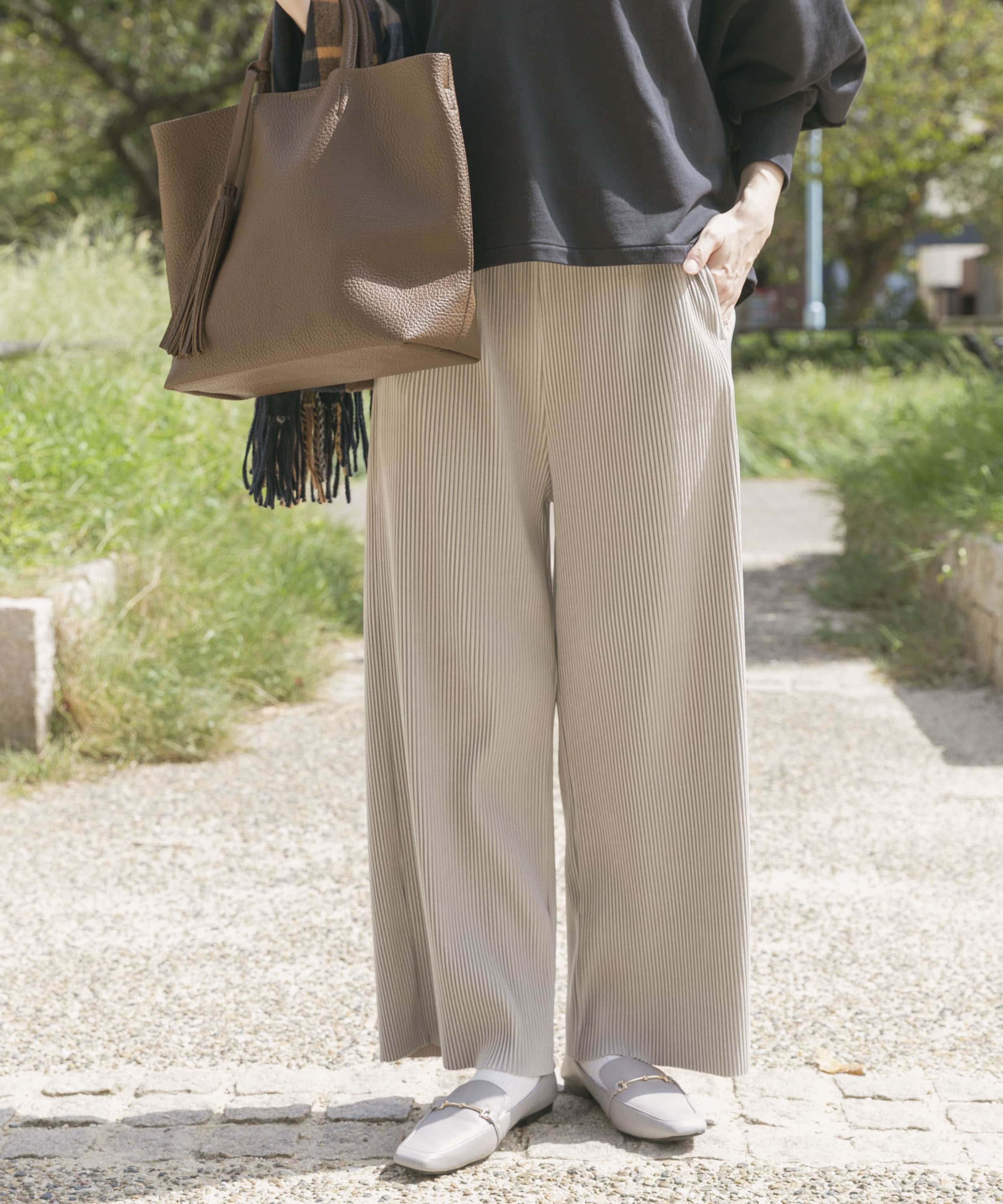 プリーツシャーリングパンツ