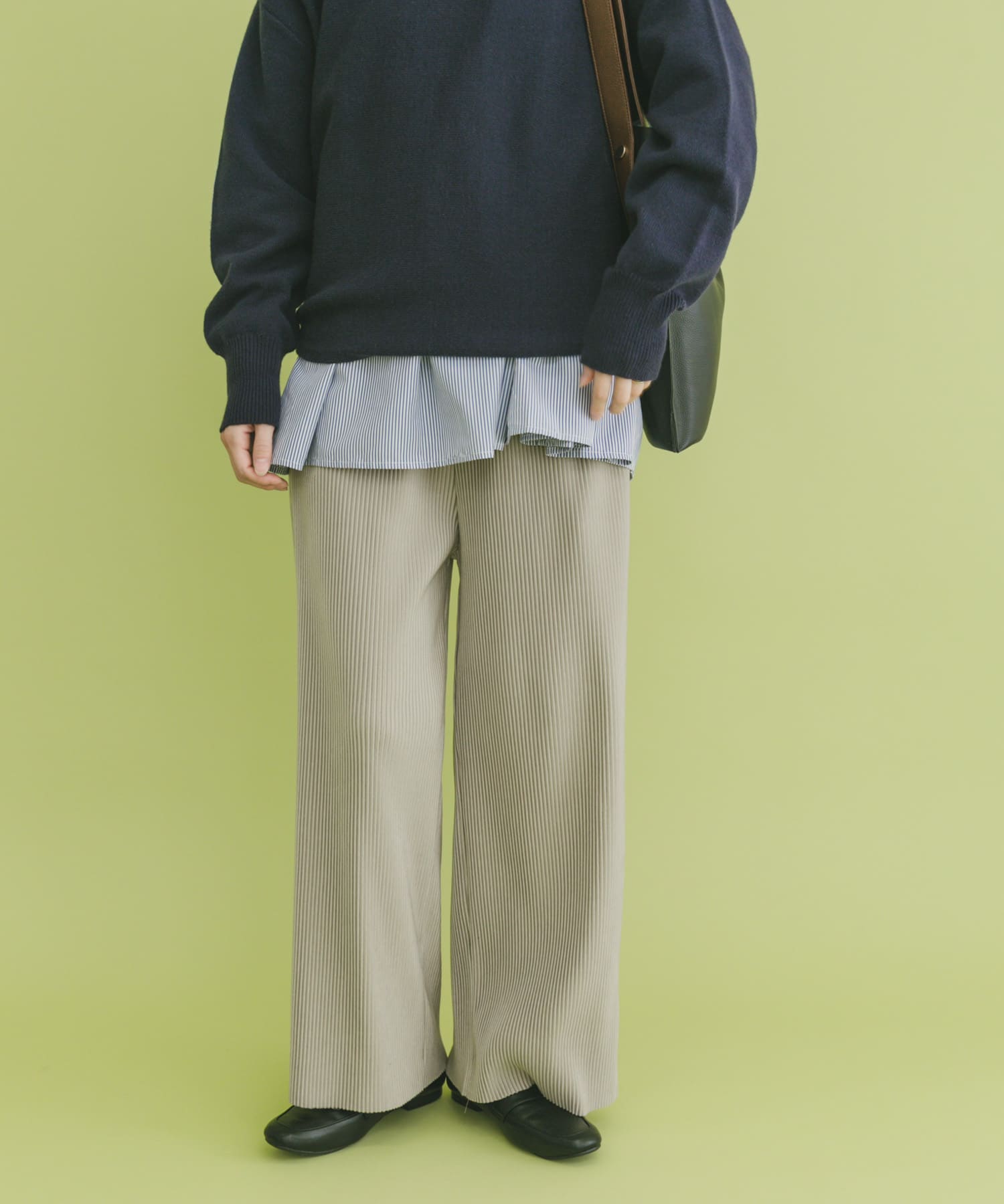 プリーツシャーリングパンツ