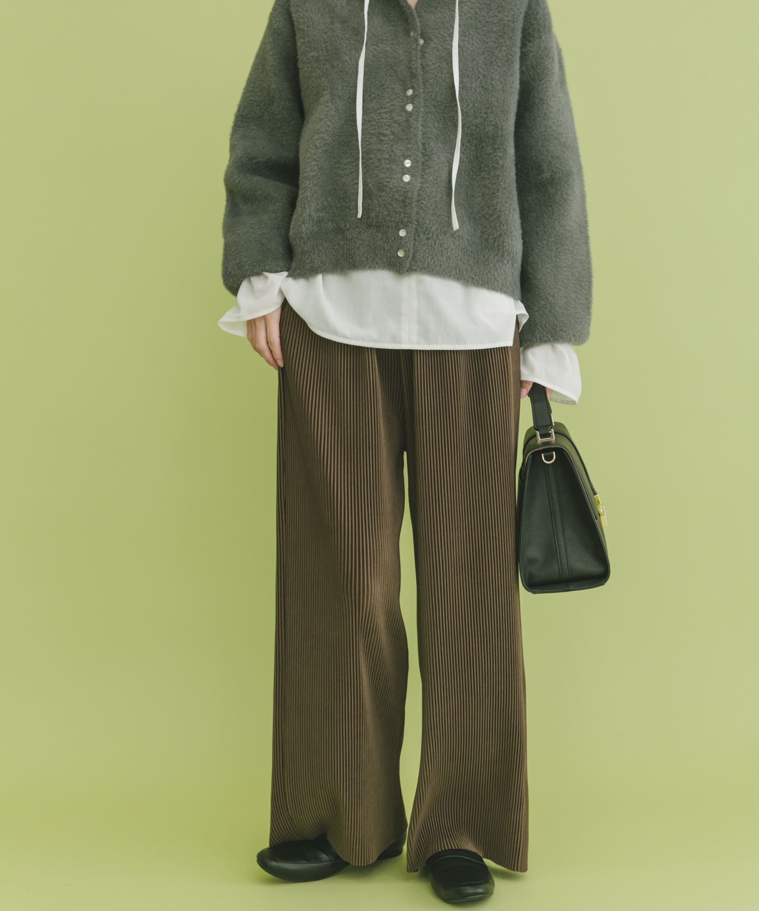 プリーツシャーリングパンツ