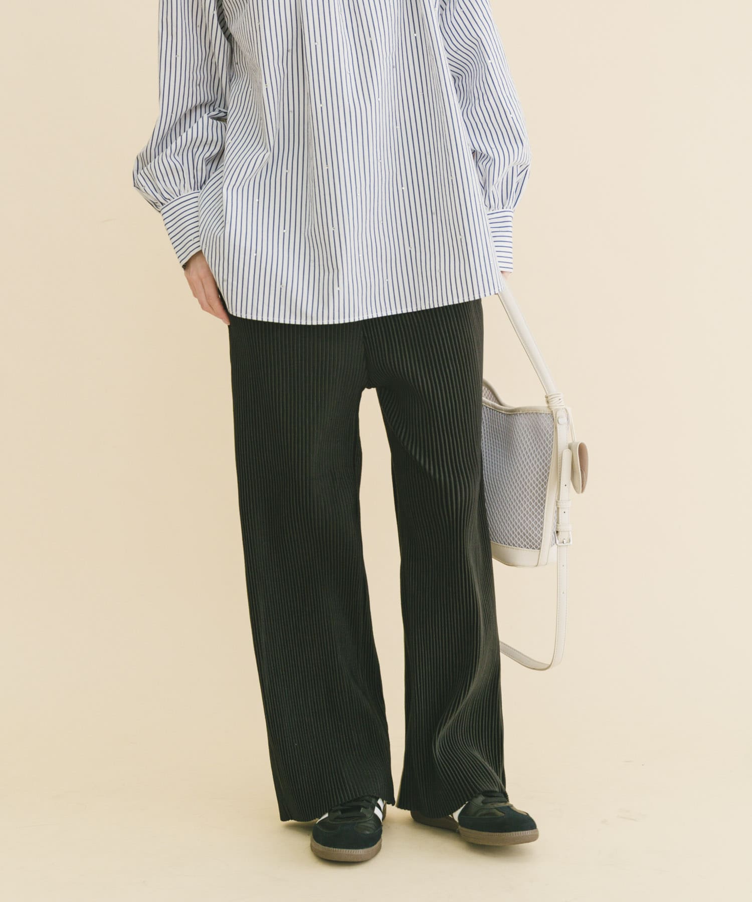 プリーツシャーリングパンツ
