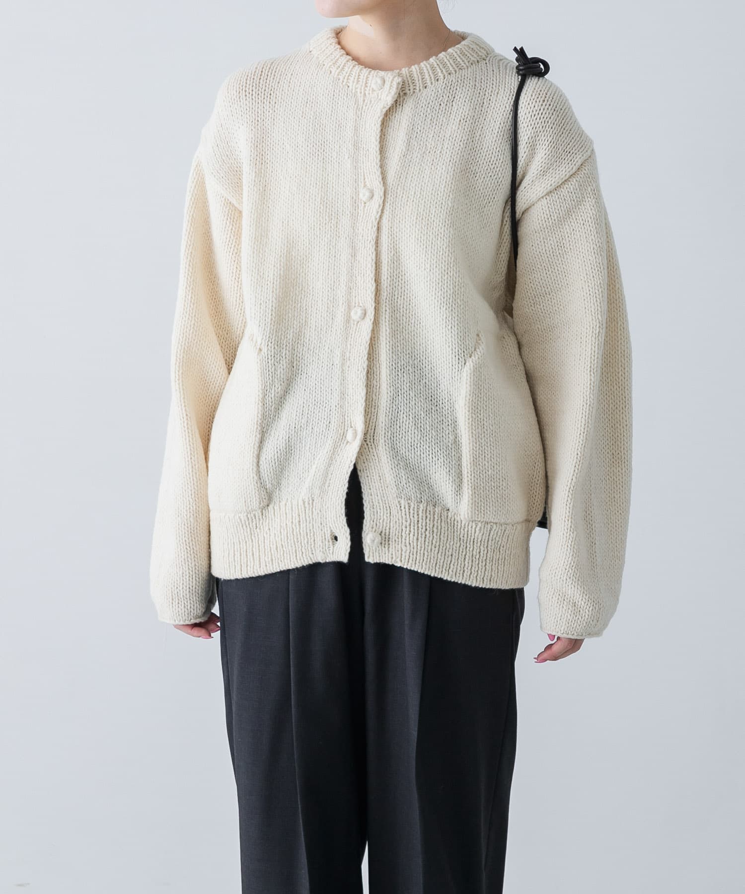 ペルークルーネックカーディガン