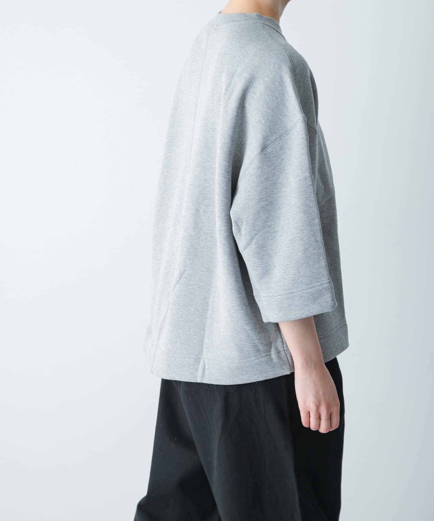 TOP GRAY