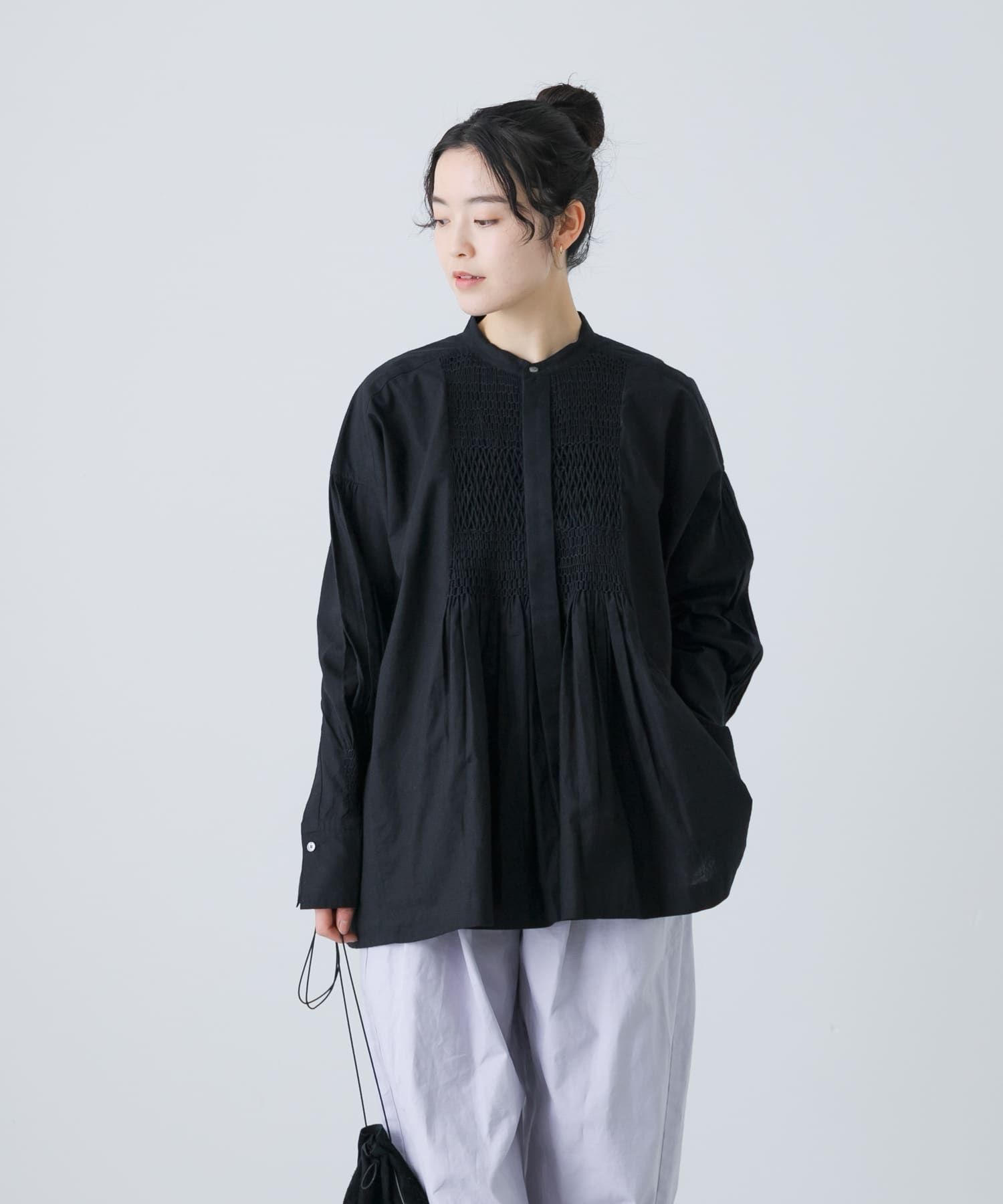 25SSタグ付未使用＊かぐれ コットンスモッキングブラウス F 長袖 ブラック黒 コットンスモッキングブラウス(FREE BLACK): トップス｜URBAN RESEARCH