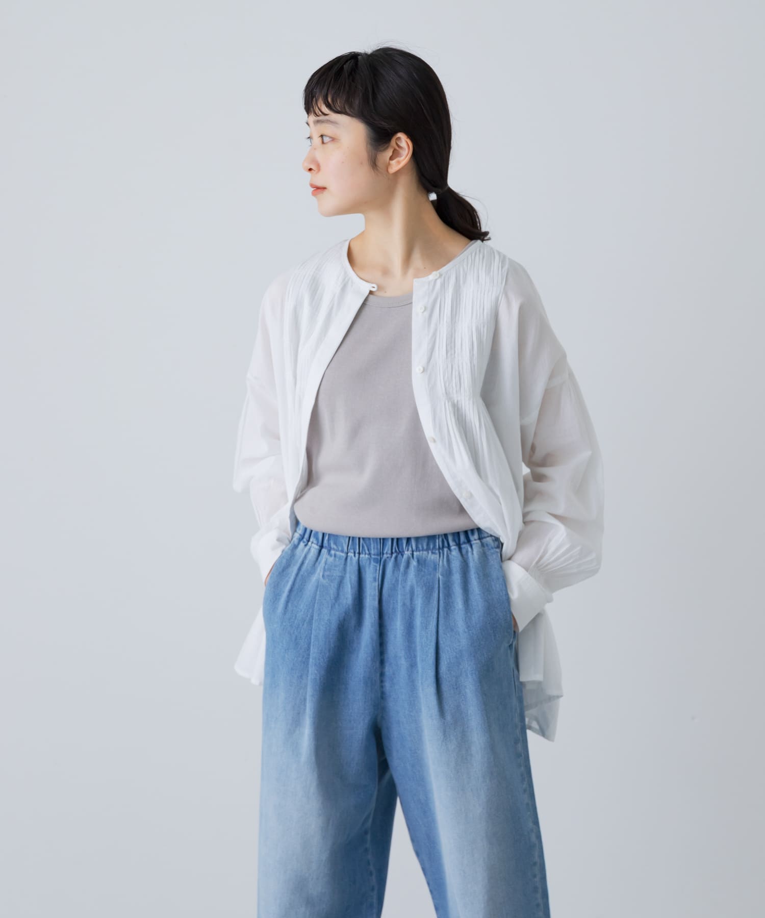 GRAY