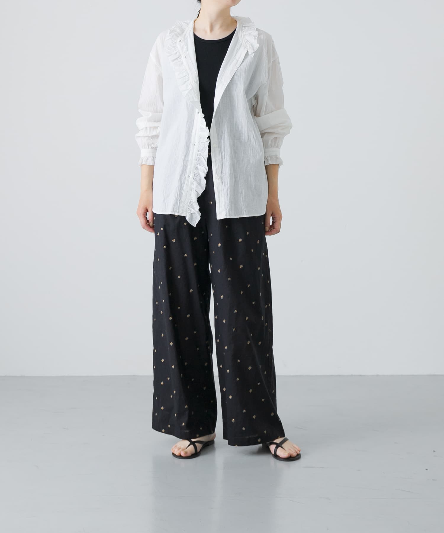 かぐれ　コットンリネンフリルカラーシャツ　ホワイト　アーバンリサーチ　日本製 かぐれ｜コットンリネンフリルカラーシャツ - かぐれ(カグレ