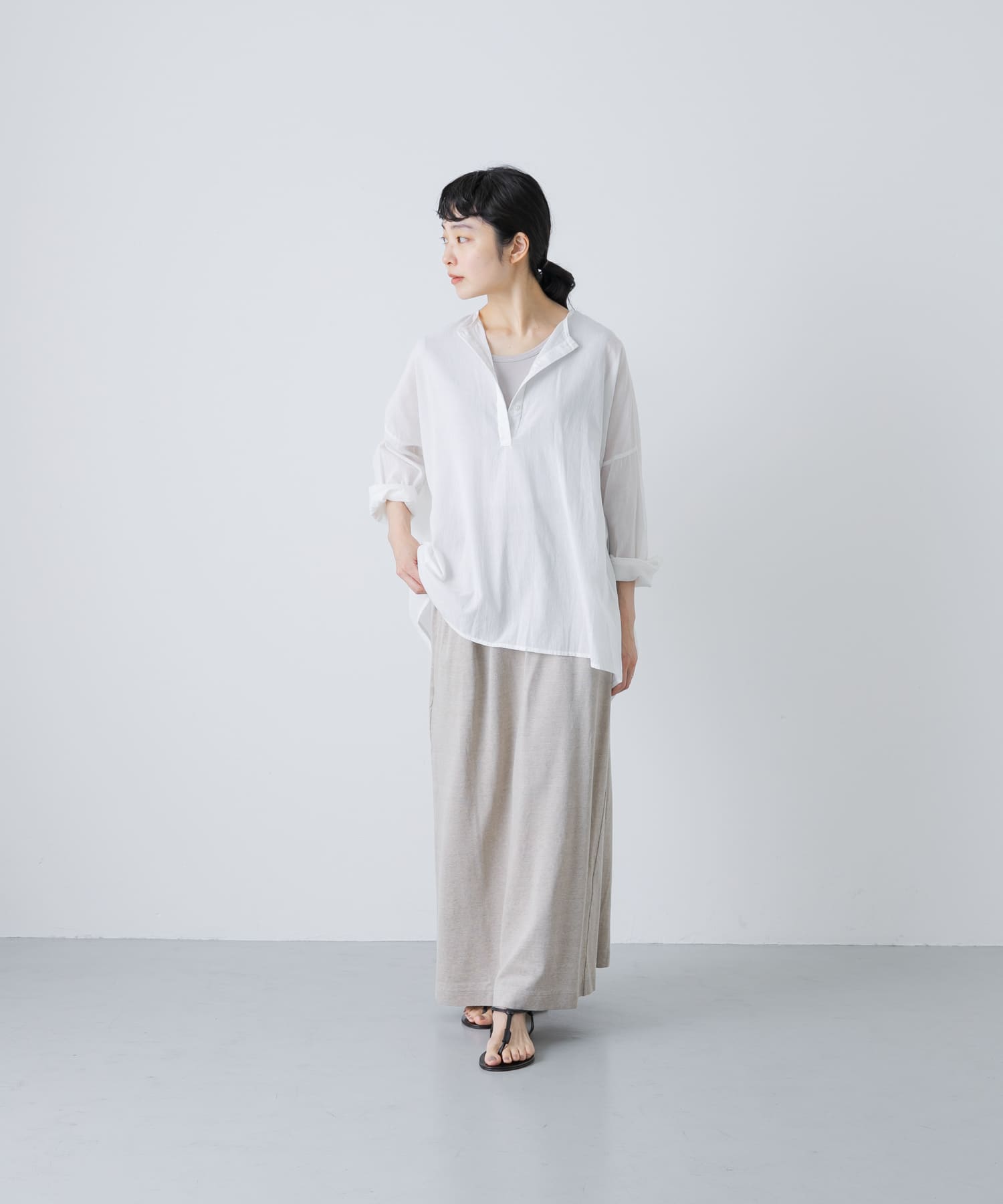 our  ハリ感素材のきれいめプルーオーバー　ホワイト ハリ感素材のきれいめプルオーバー – OURHOME