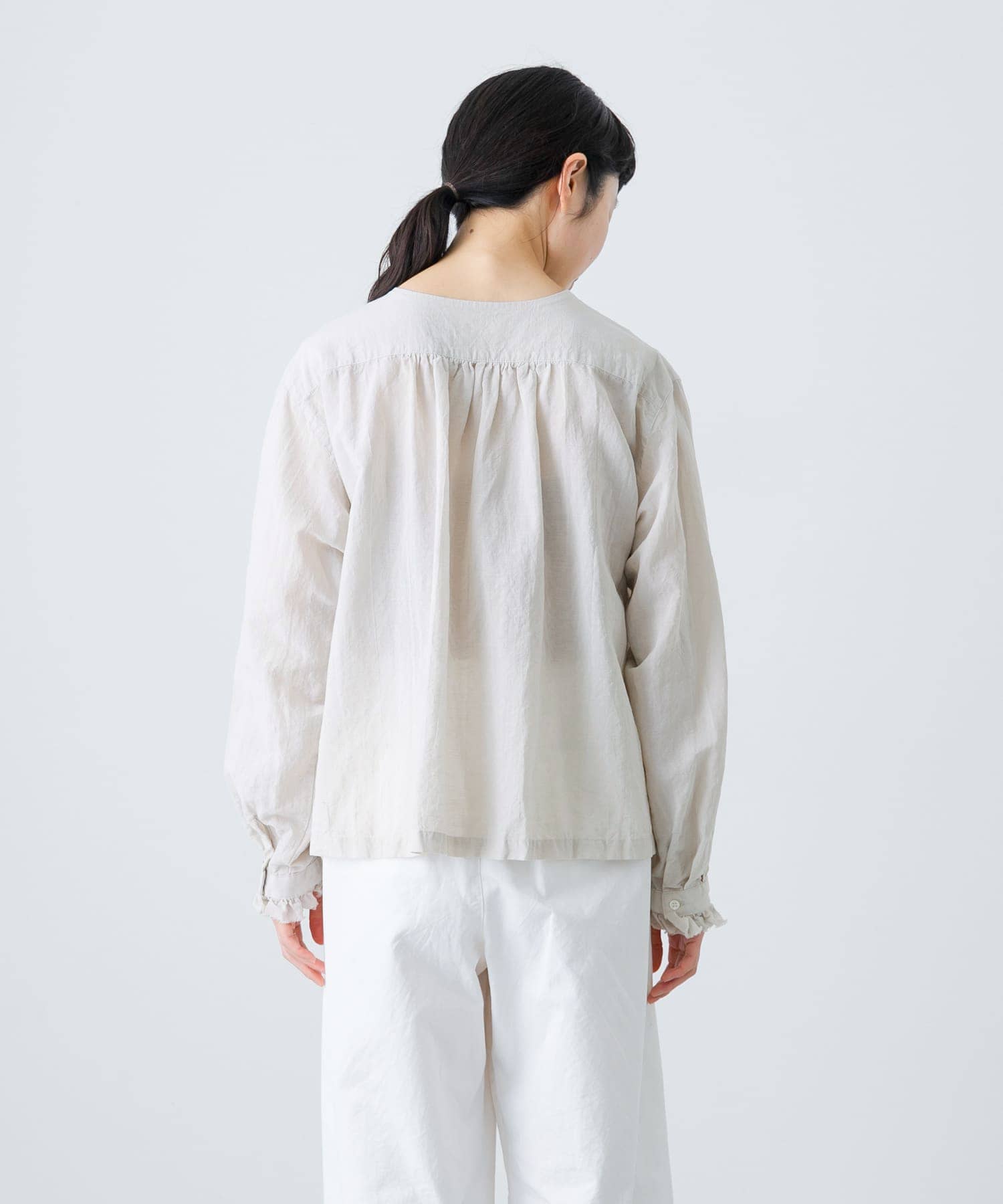 コットンリネンワッシャーフリルブラウス(FREE L.GRAY): トップス