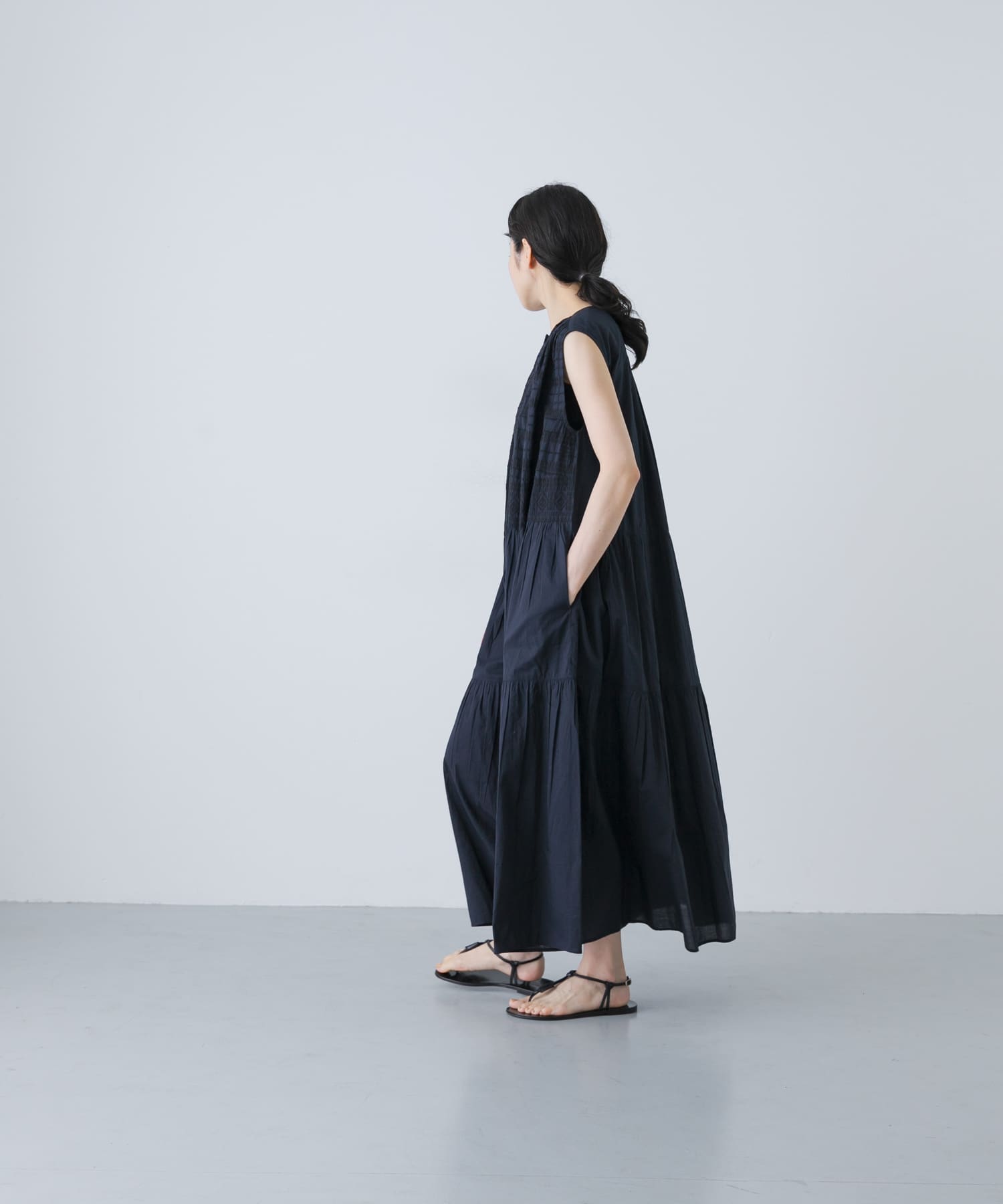 専用です、。慈雨　ノースリーブワンピース　未使用 アシンメトリー　チュニック 2サイズ展開』フロント刺繍ノースリーブワンピース(0 NAVY