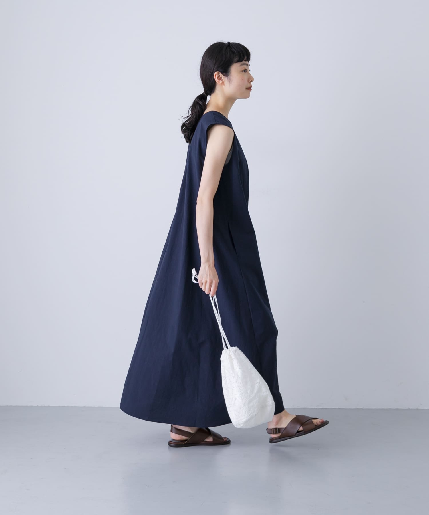 ’23かぐれ ジャンスカ ワンピース kagureネイビーAライン かぐれ（カグレ）の「Aラインジャンパースカート（ワンピース