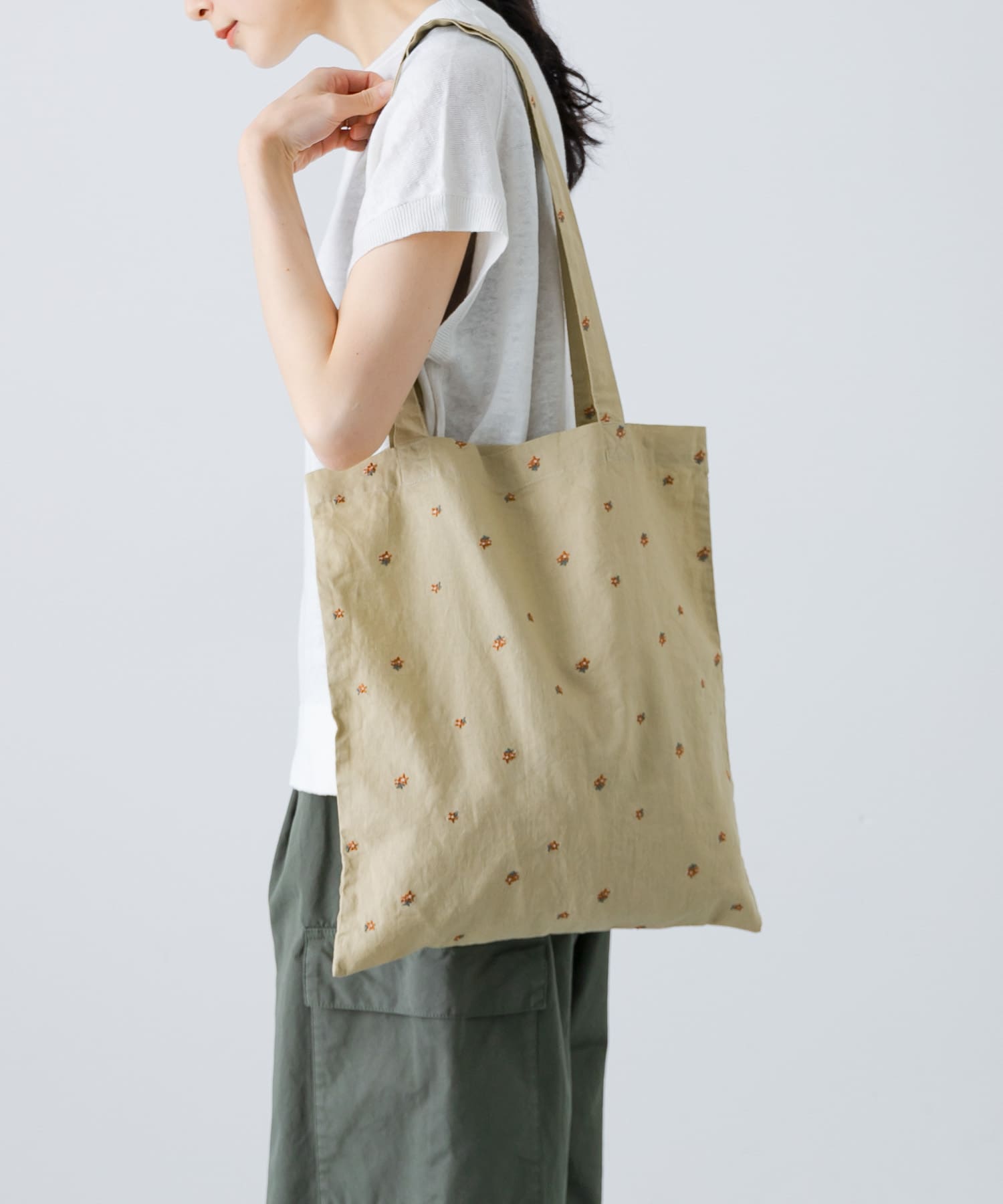 小花刺繍トートバッグ