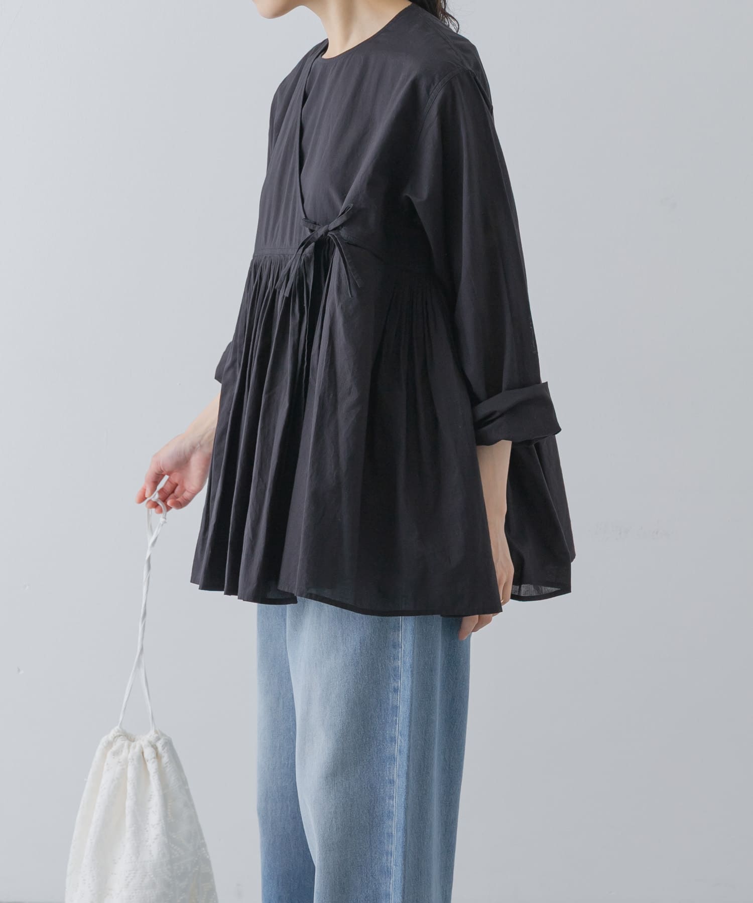 アンガルカシャツ