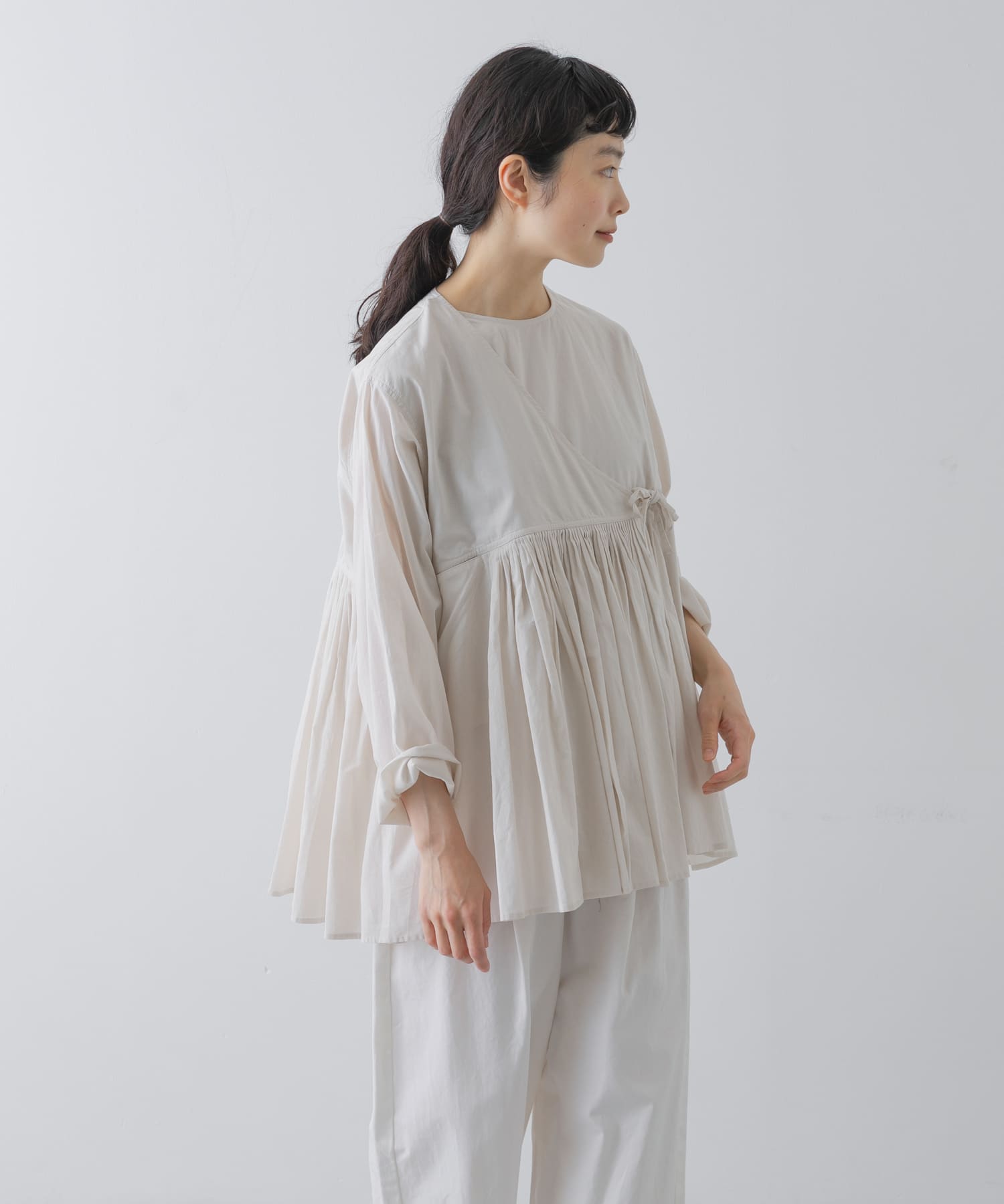 アンガルカシャツ