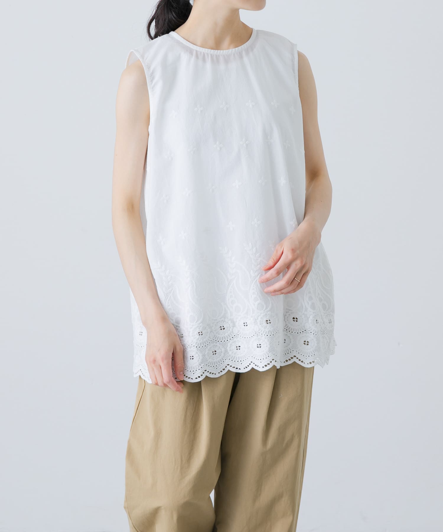 刺繍ノースリーブプルオーバー