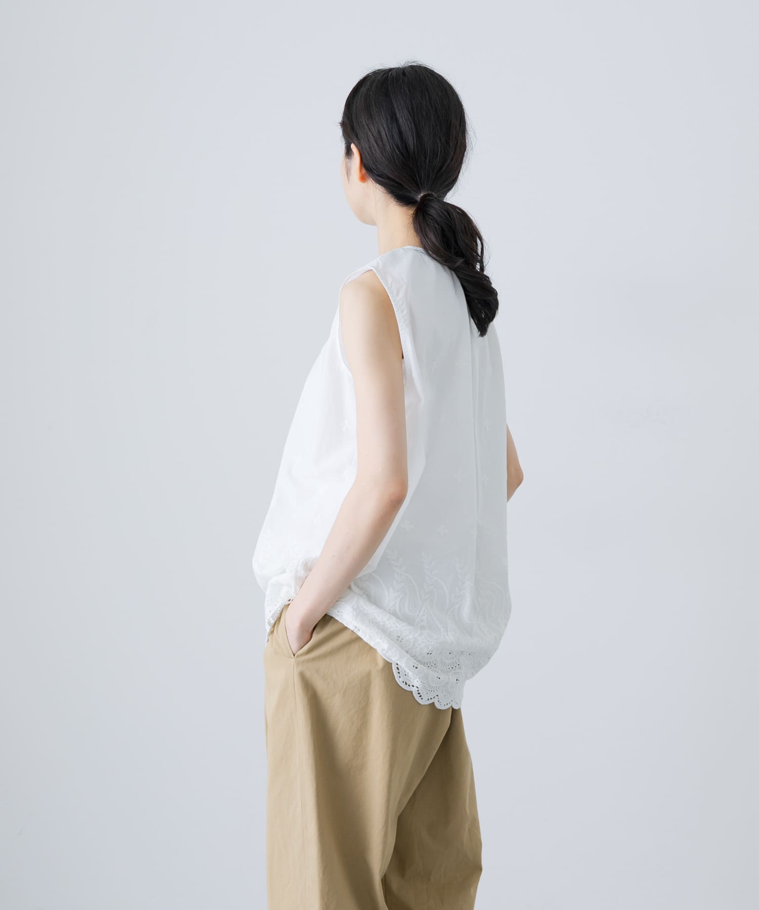 刺繍ノースリーブプルオーバー(FREE BLACK): トップス｜URBAN