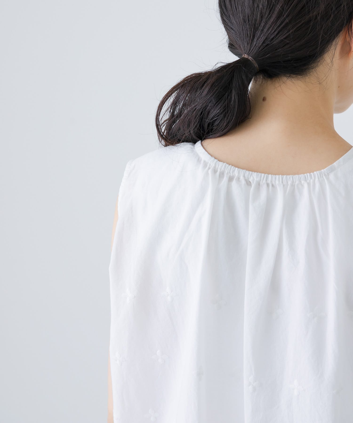 刺繍ノースリーブプルオーバー(FREE BLACK): トップス｜URBAN
