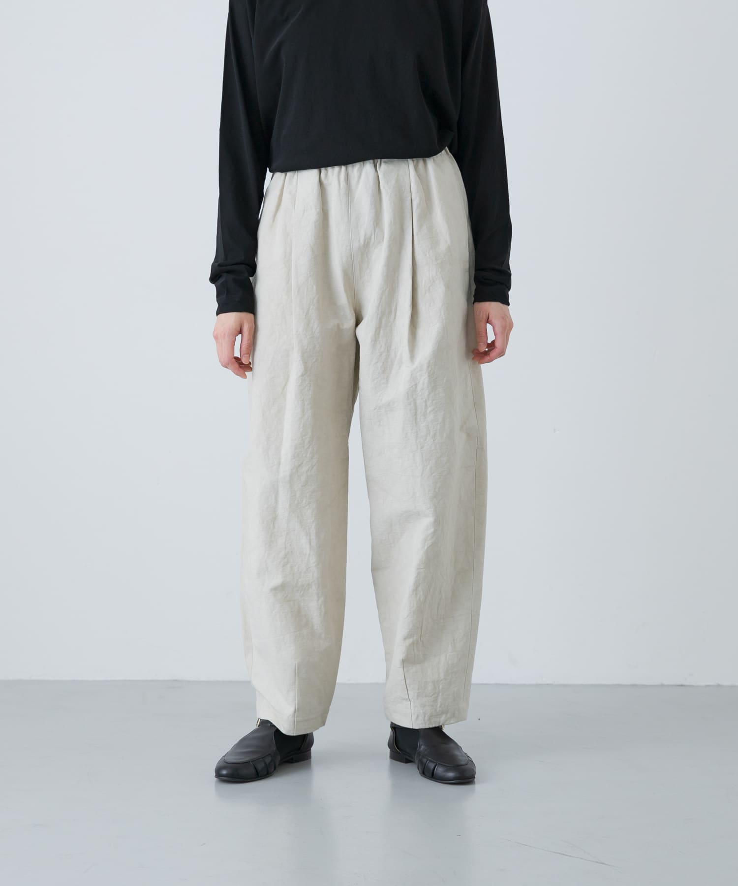 Loose tapered pants