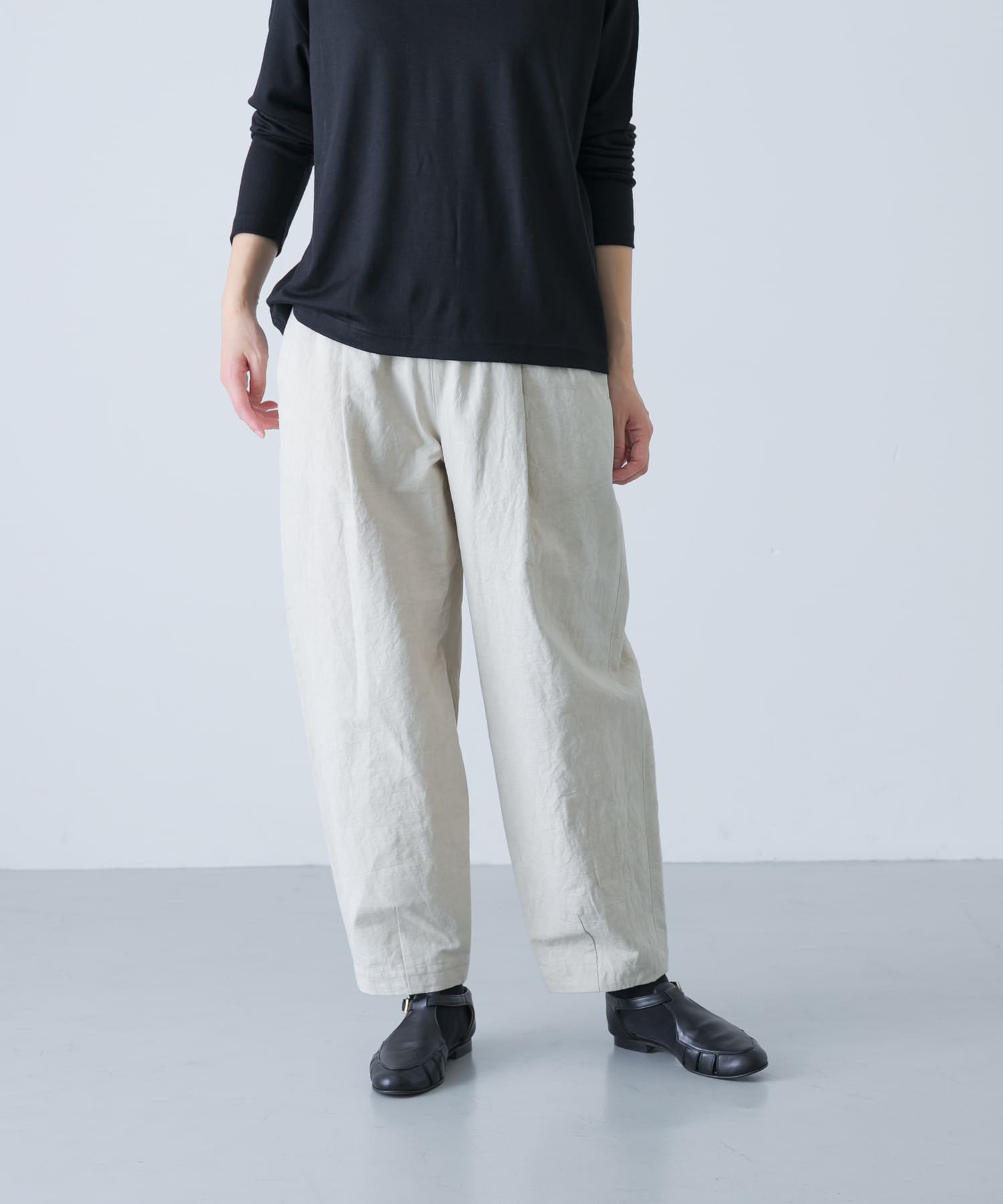 Loose tapered pants