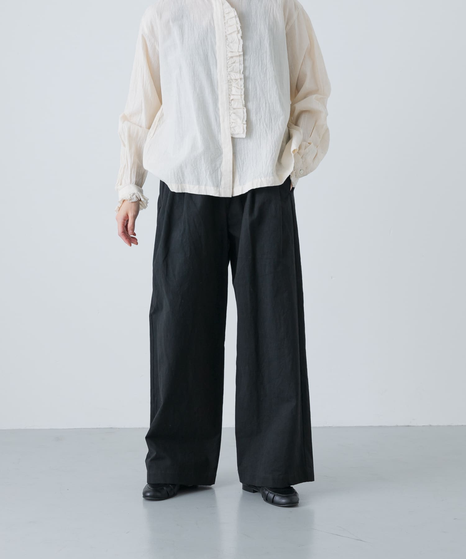 Two-tuck easy pants