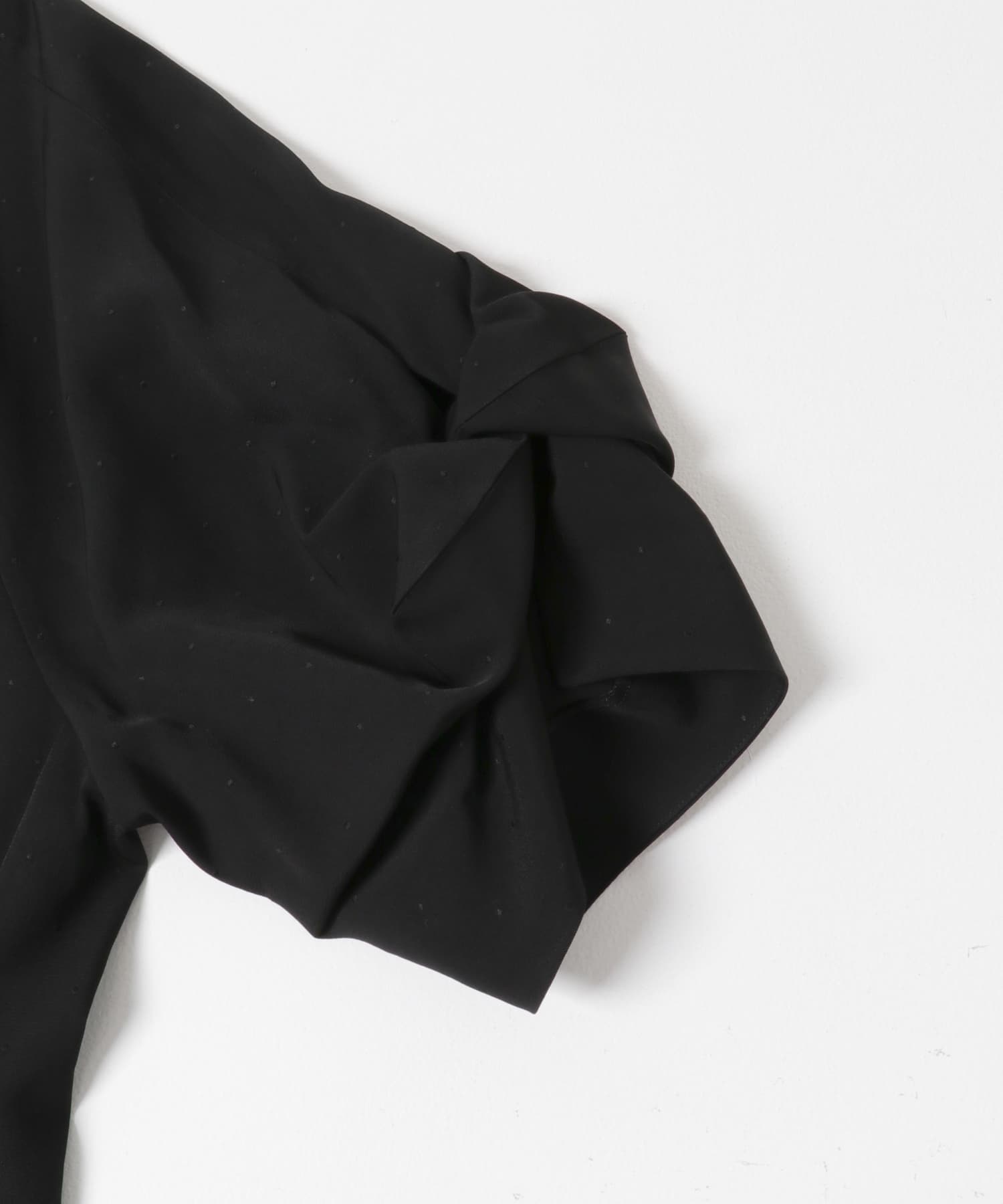 black dot