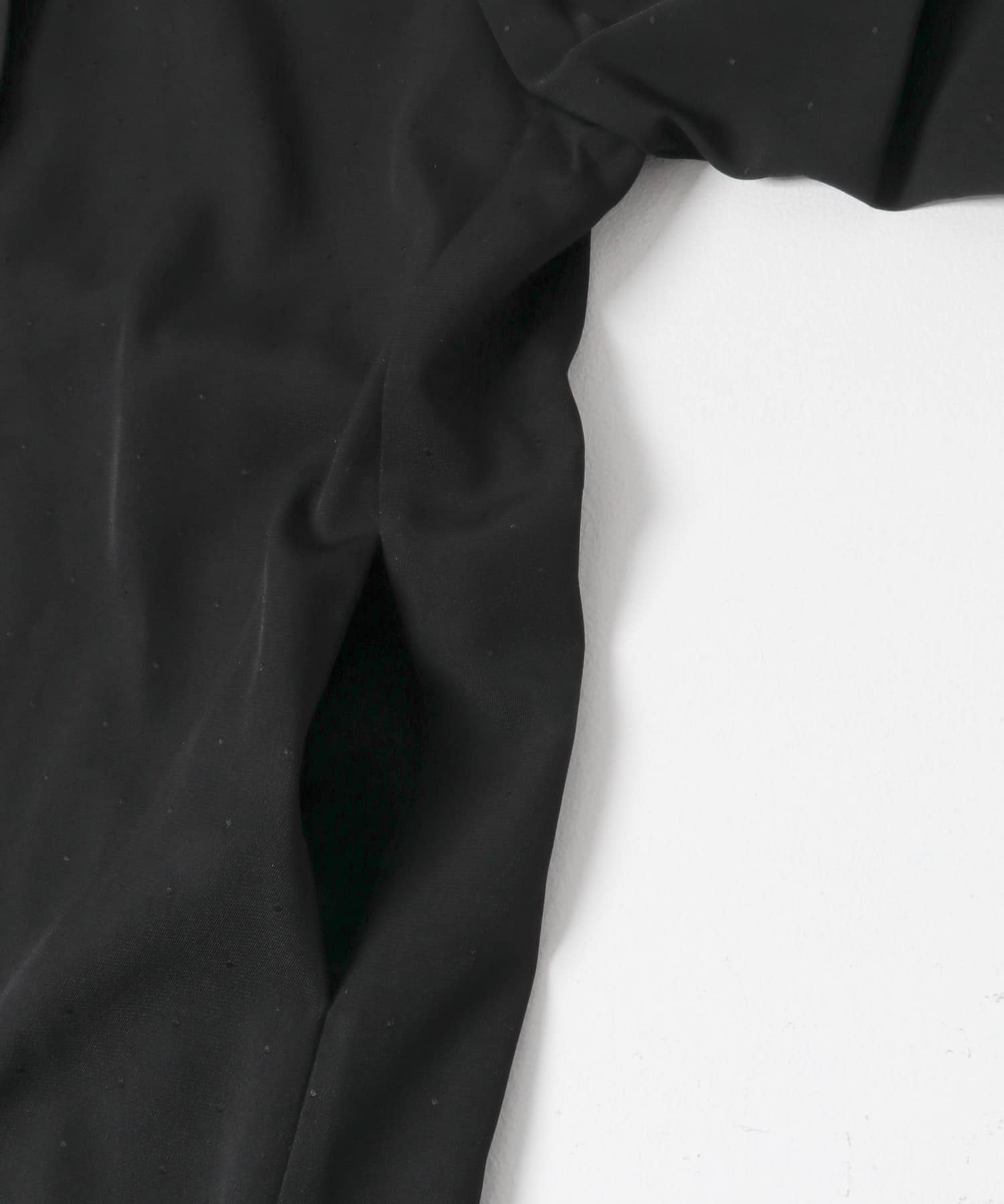 black dot