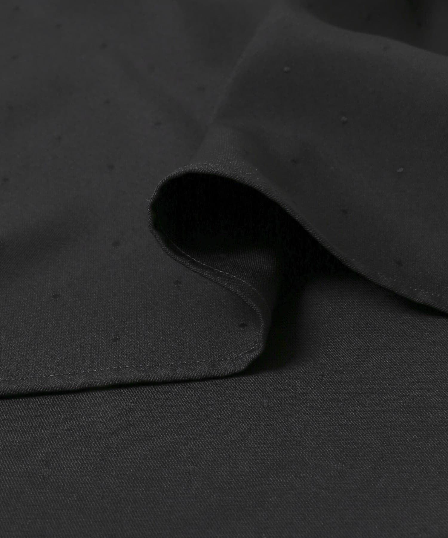 black dot
