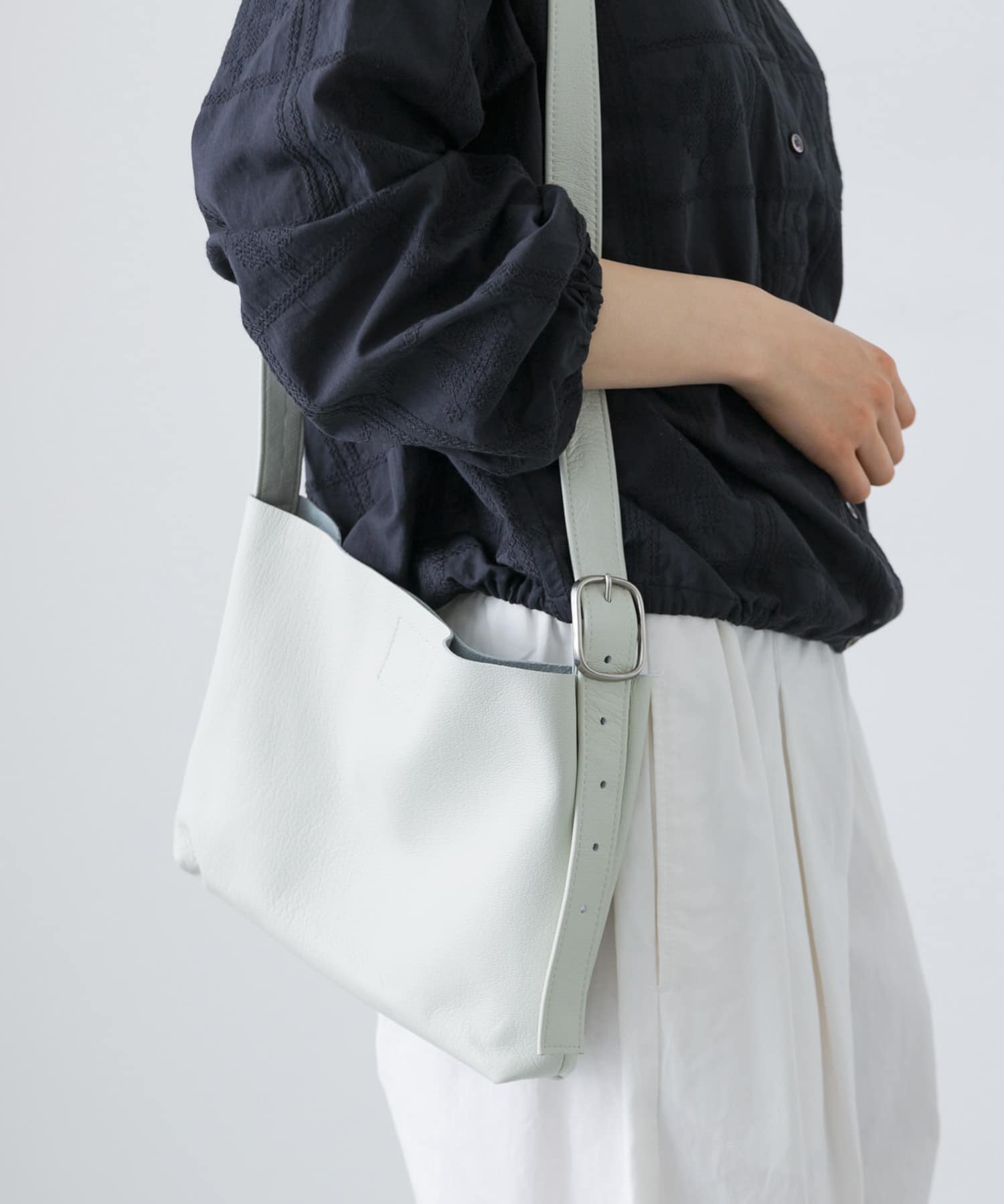 ATELIER 4.5　SHOULDER BAG white FREE