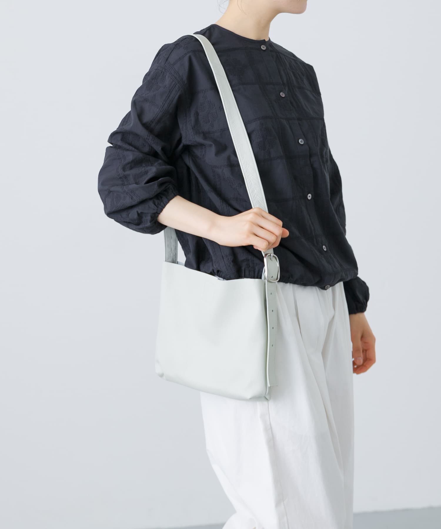 ATELIER 4.5　SHOULDER BAG white FREE